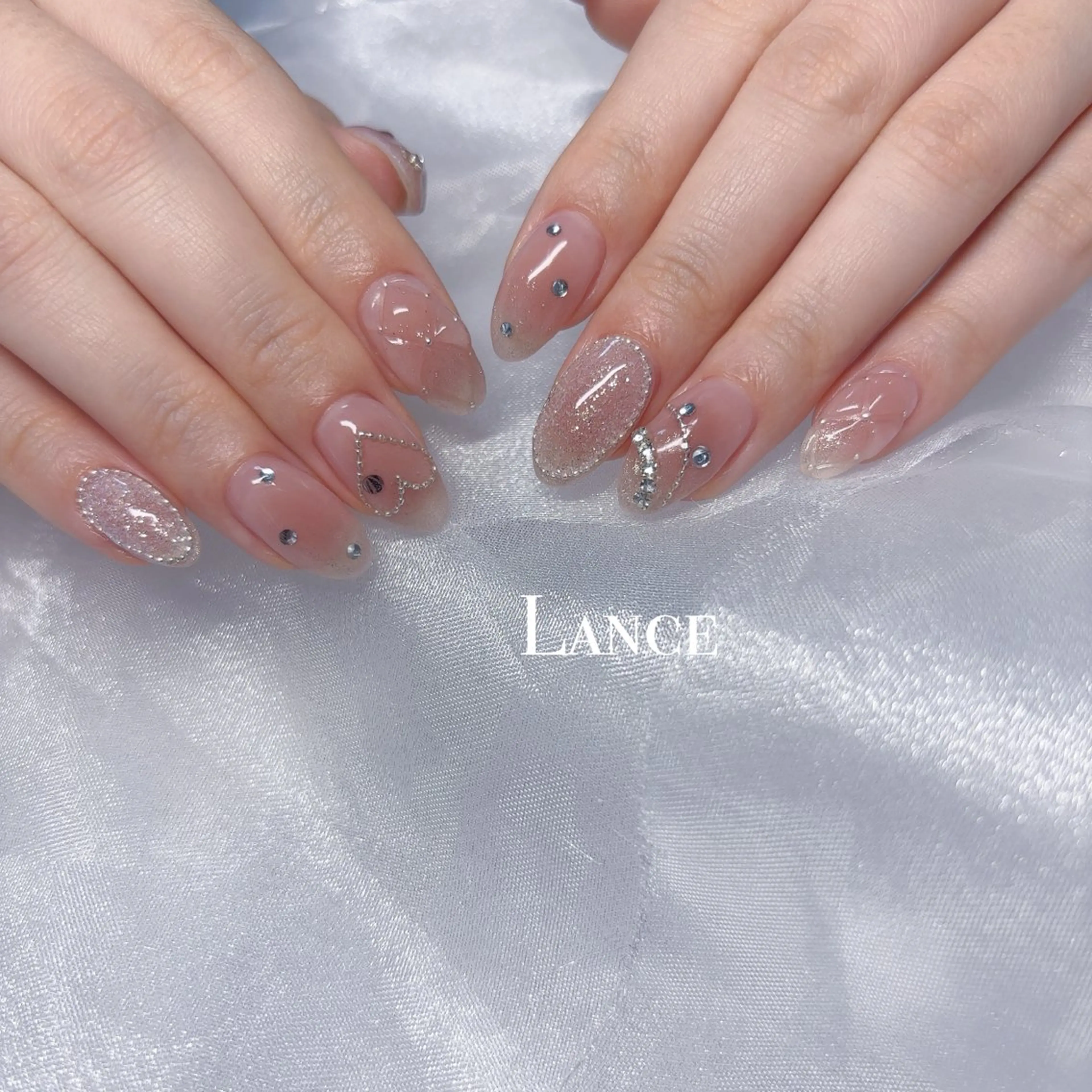 ネイル オーロラネイル キラキラネイル 韓国ネイル 春ネイル ワンホンネイル Lance nailのネイルデザイン