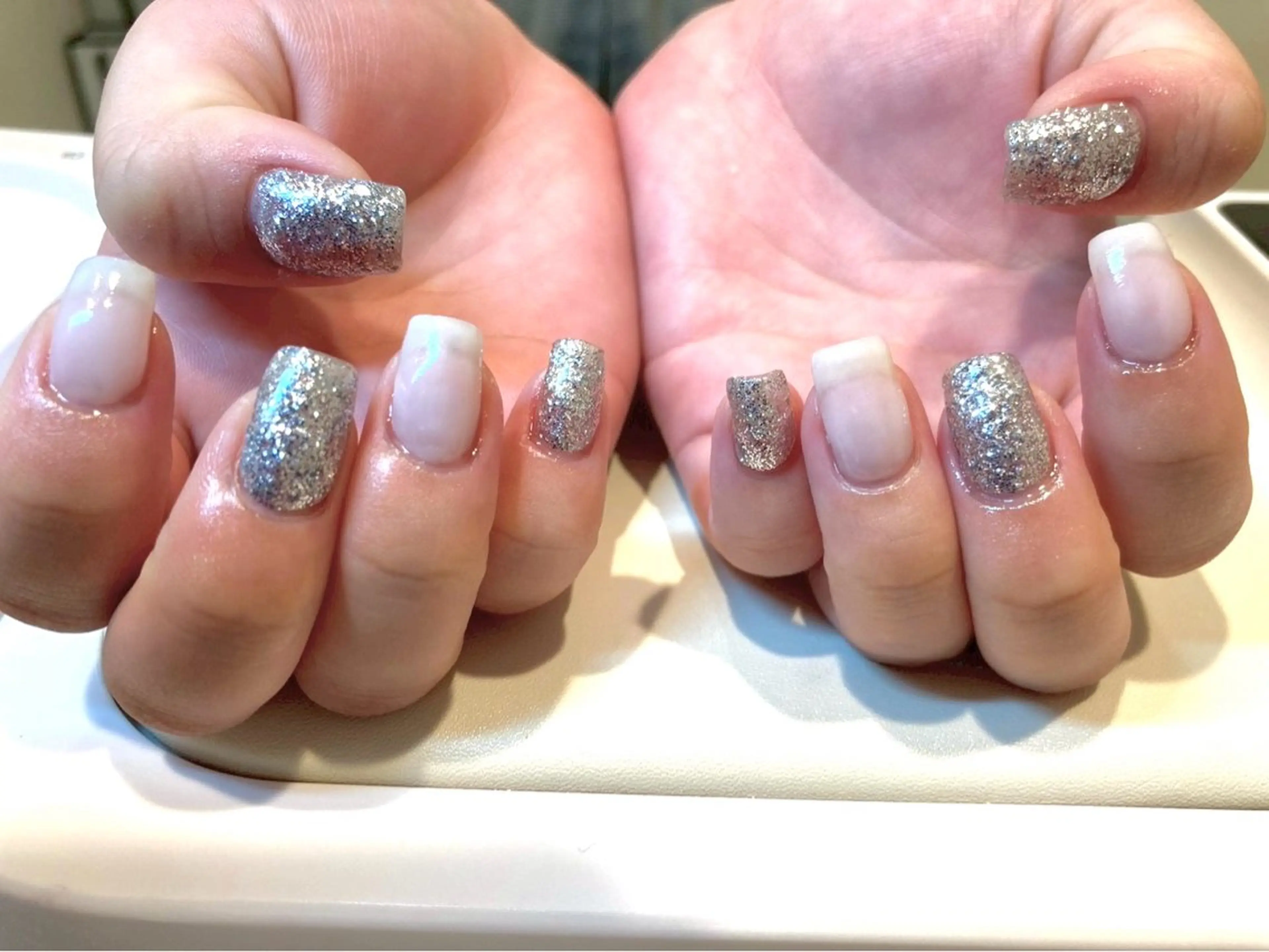 ミディアム ハンドネイル AXSIA Beautyのネイルデザイン