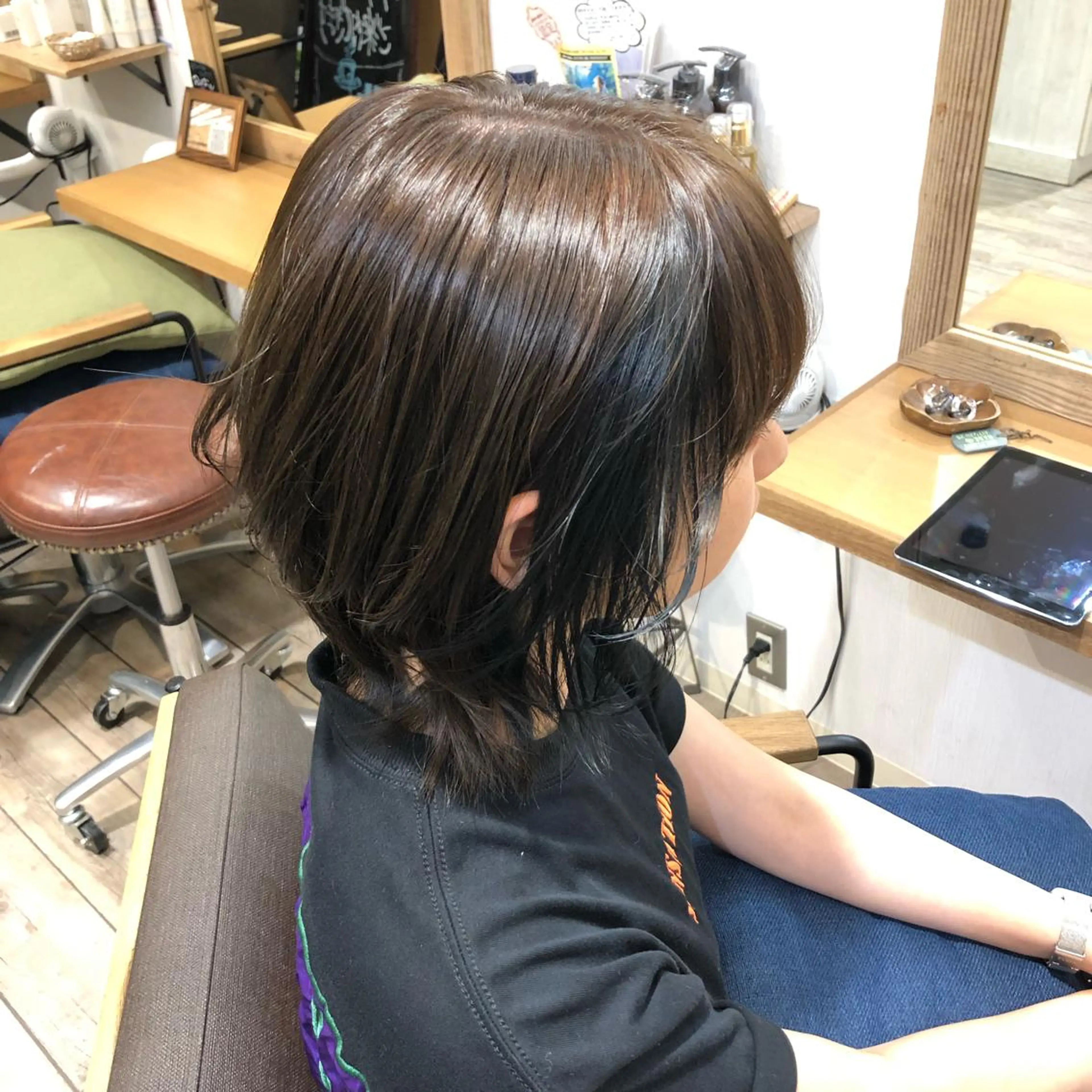 ショート カラー ヘアアレンジ ダークグリーン インナーカラー カット ヘアカラー トリートメント 顔周りカット・相談 レイヤーも◎しずくのヘアスタイル