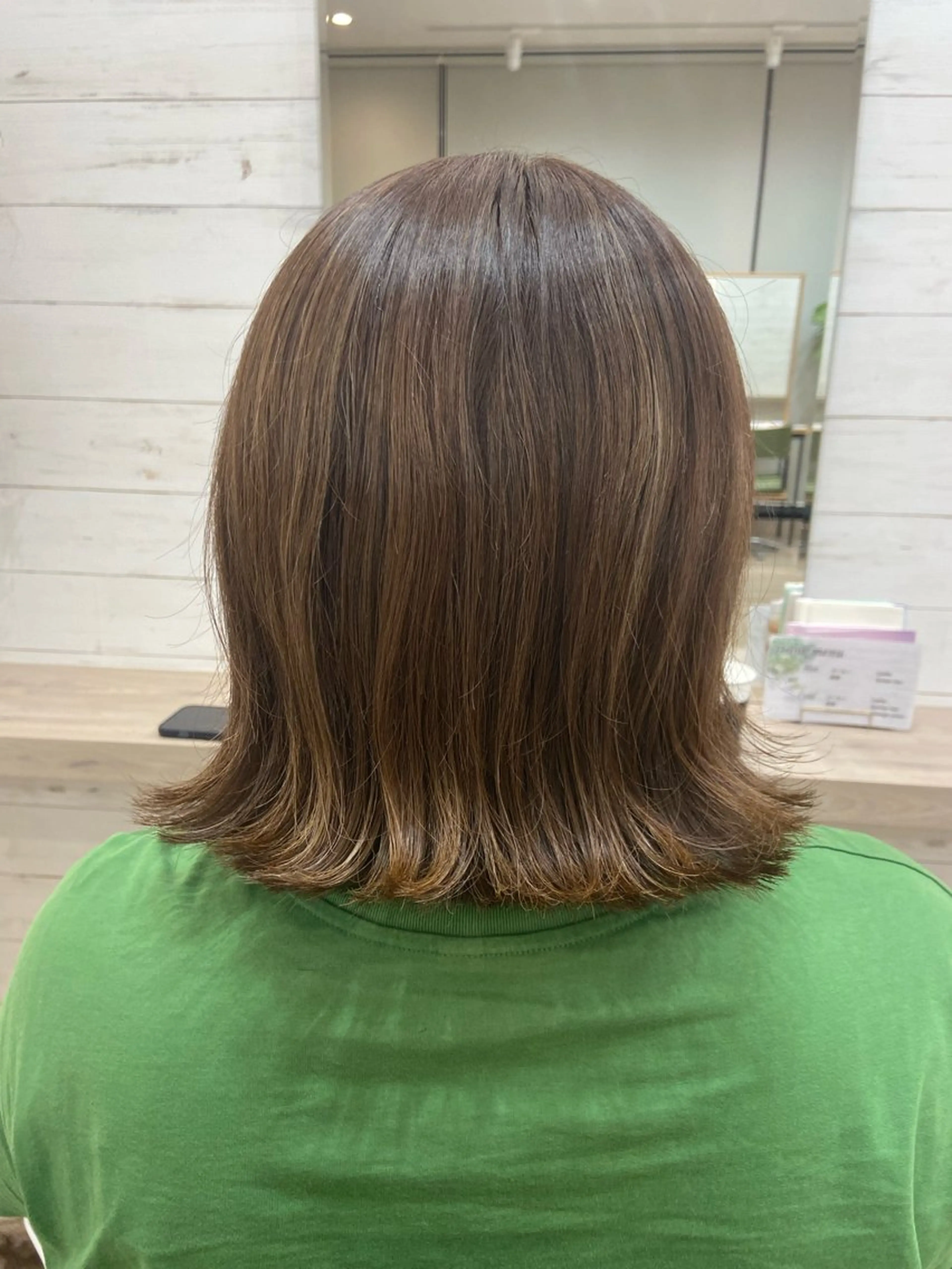 ミディアム ボブ ハイライト 外ハネヘア カット ヘアカラー MELIA/佐藤 美歩のヘアスタイル