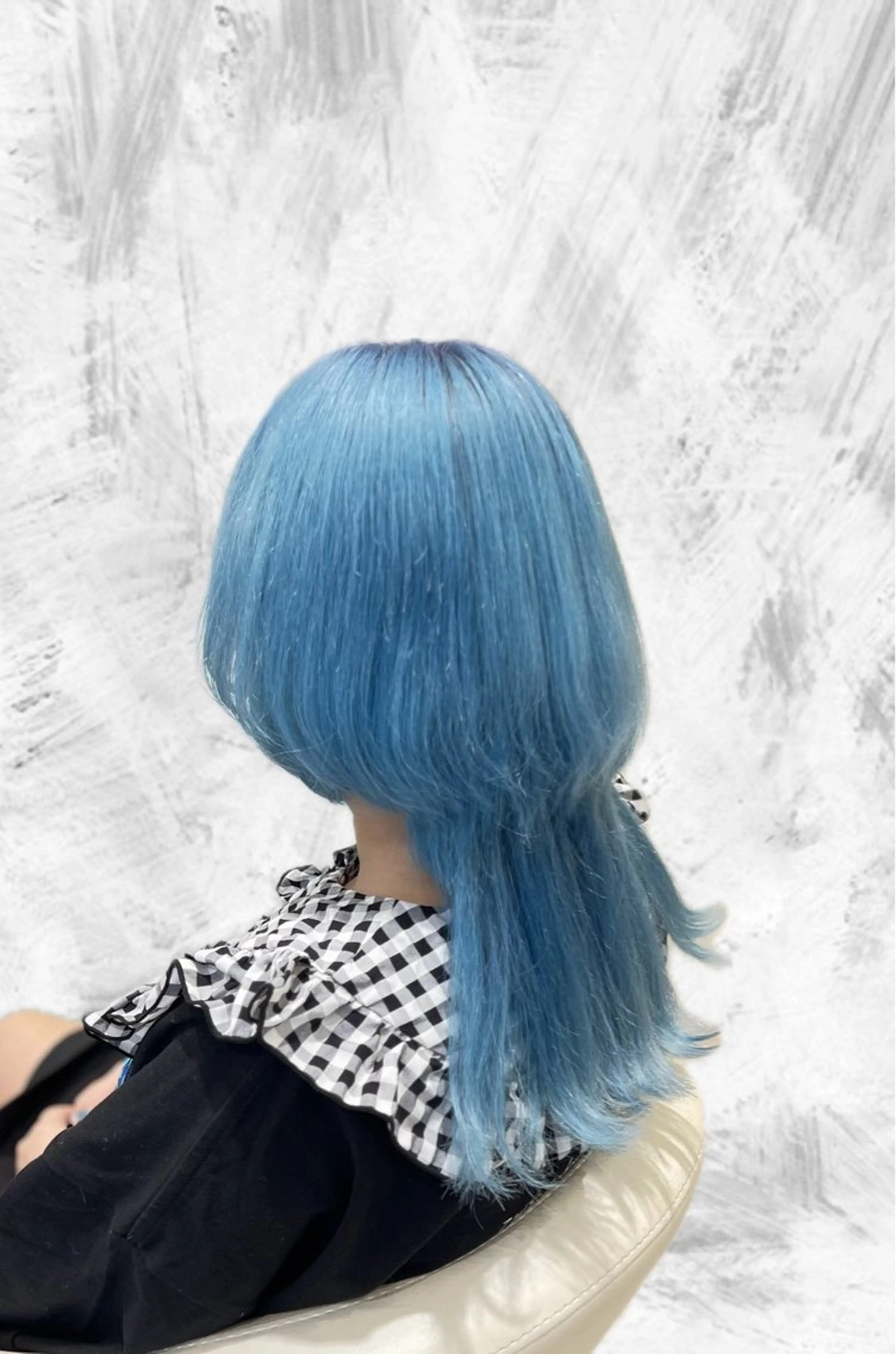 ミディアム カット ヘアカラー 岡田 瞬のヘアスタイル