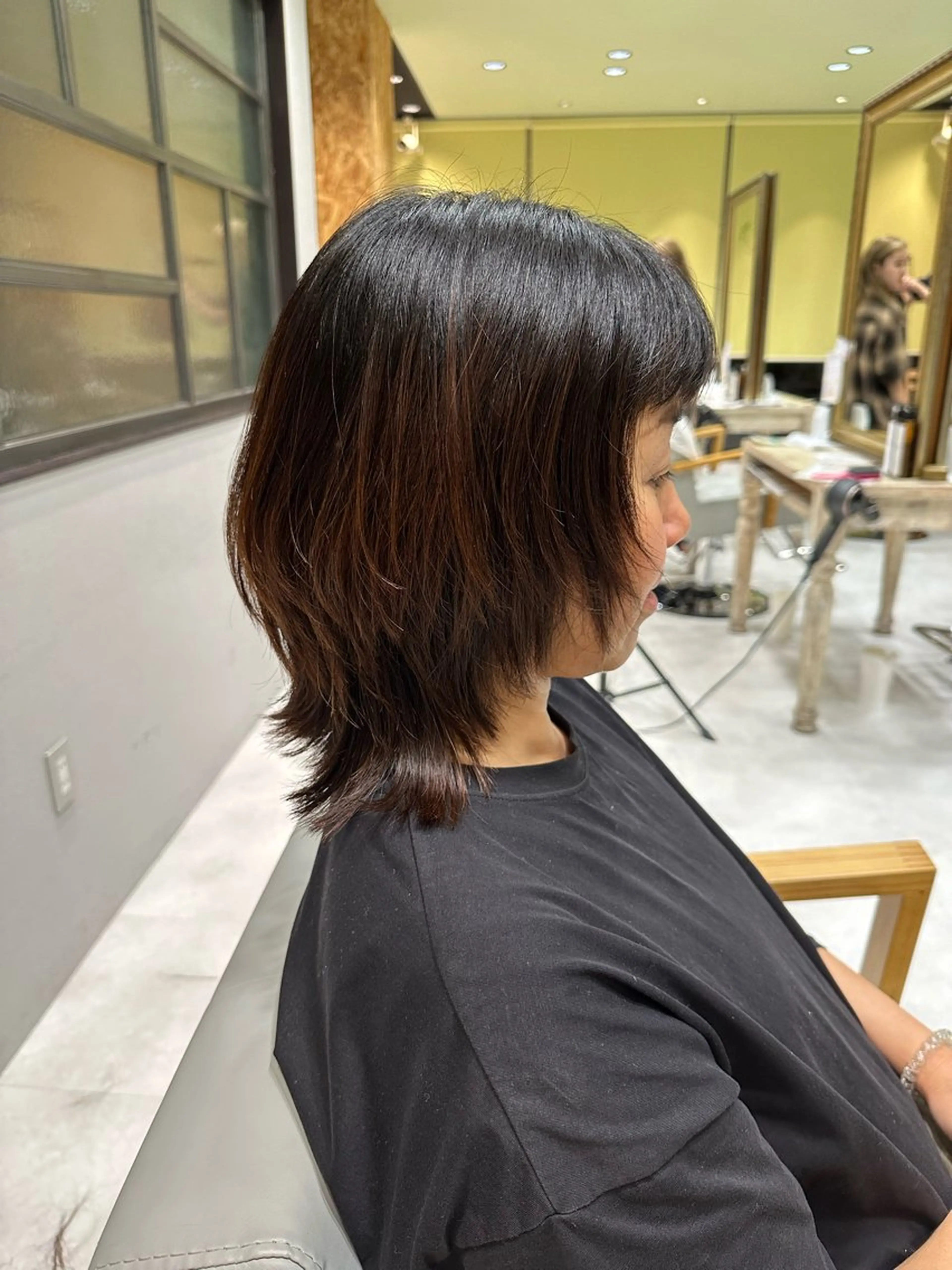 ミディアム デザインカット 顔周りカット レイヤーカット ウルフカット 野上 麗のヘアスタイル