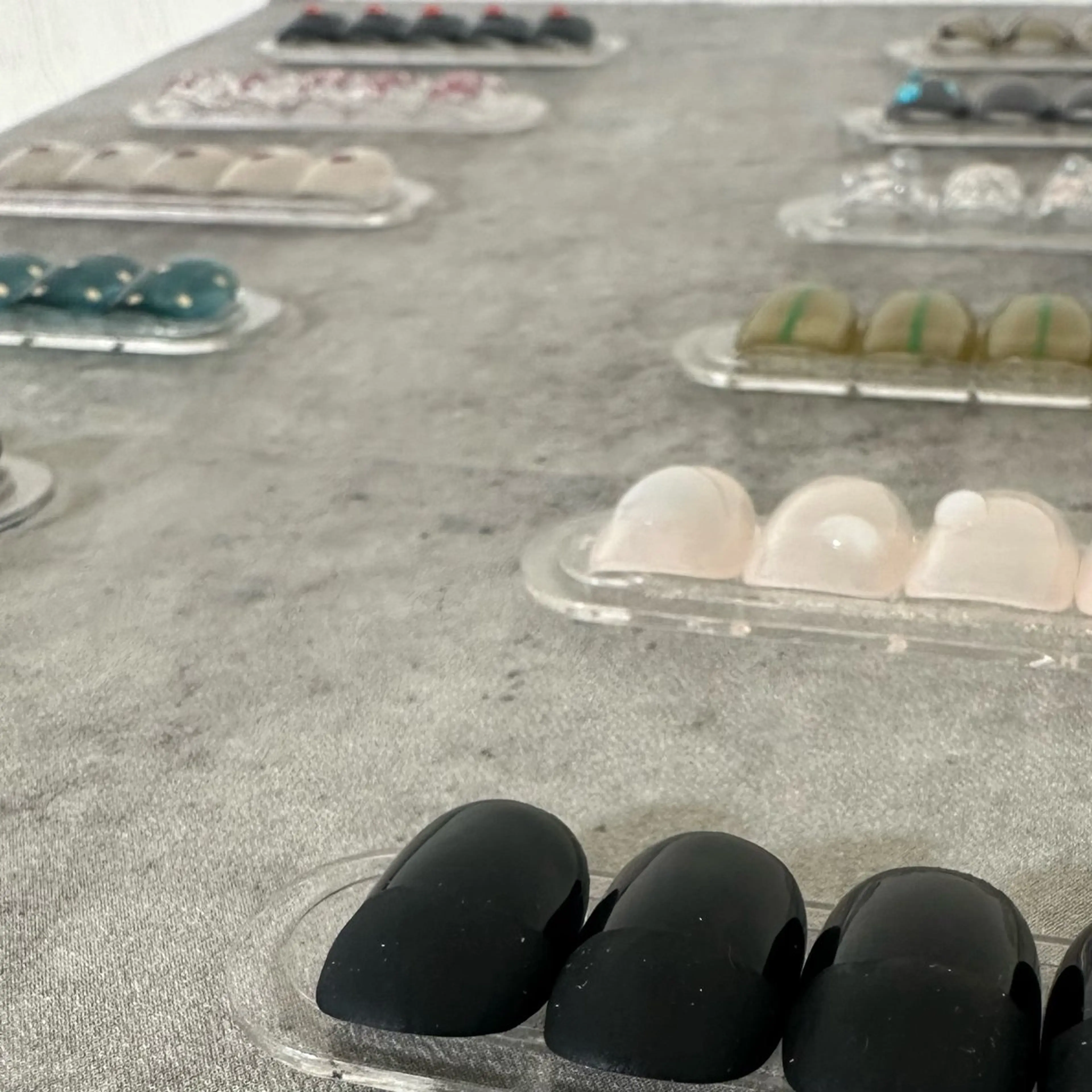 【初回オフ無料♪】 ちぐはぐワンカラーの写真