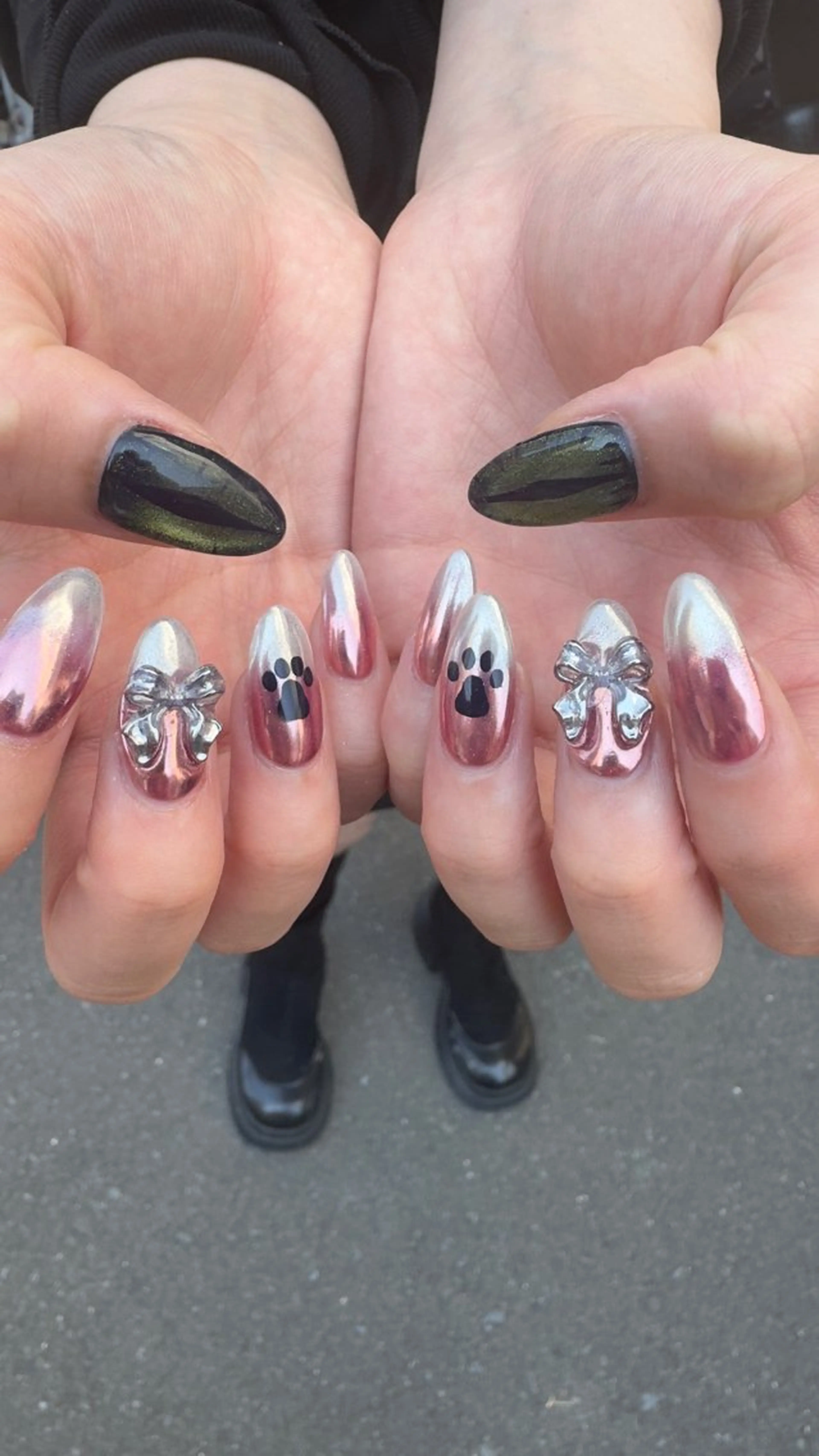 ネイル フラッシュネイル ホログラムネイル 韓国ネイル レース ラメ(グリッター) ハンドネイル MH_ Nailのネイルデザイン