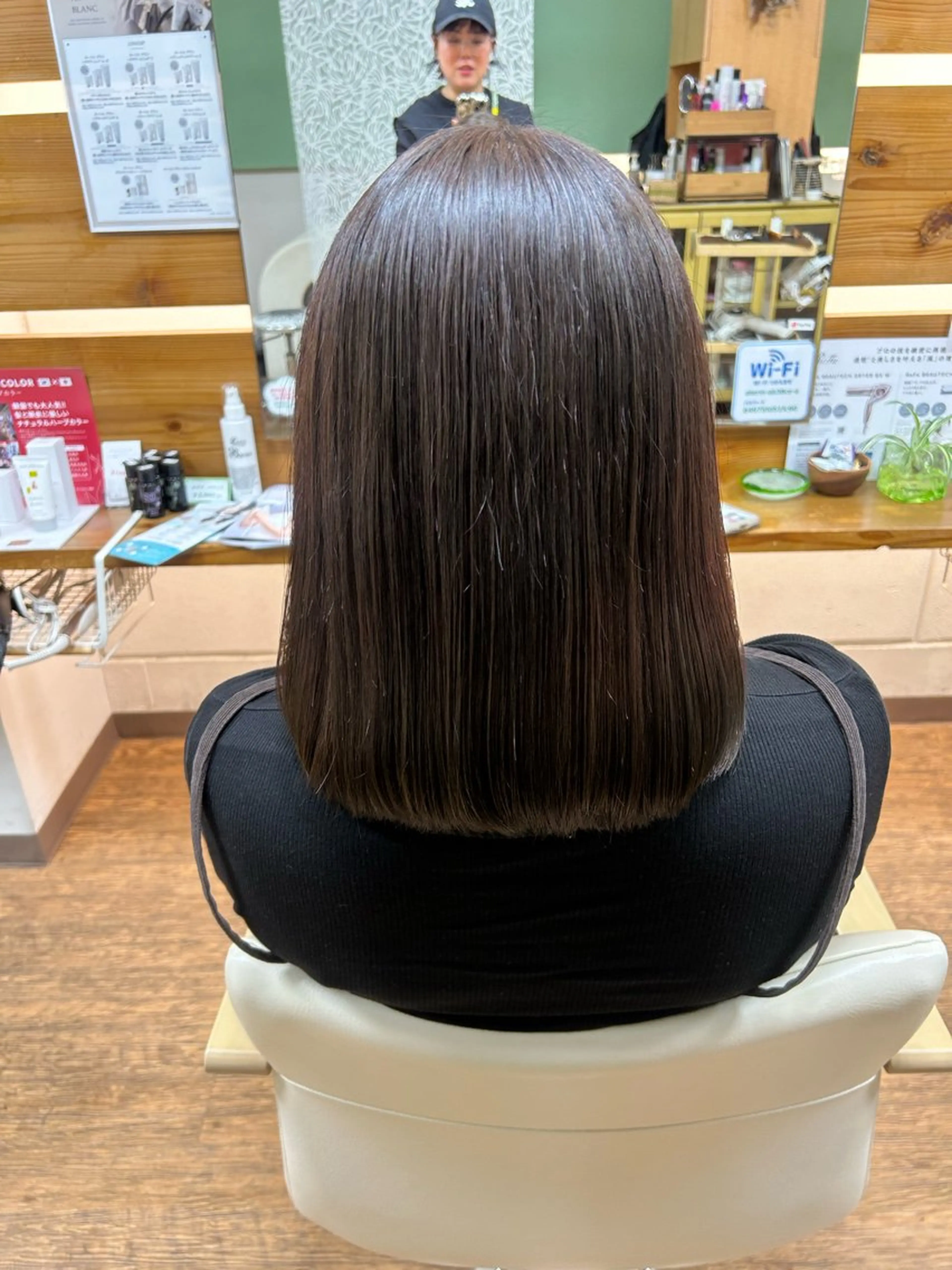 ミディアム 神谷 千明のヘアスタイル