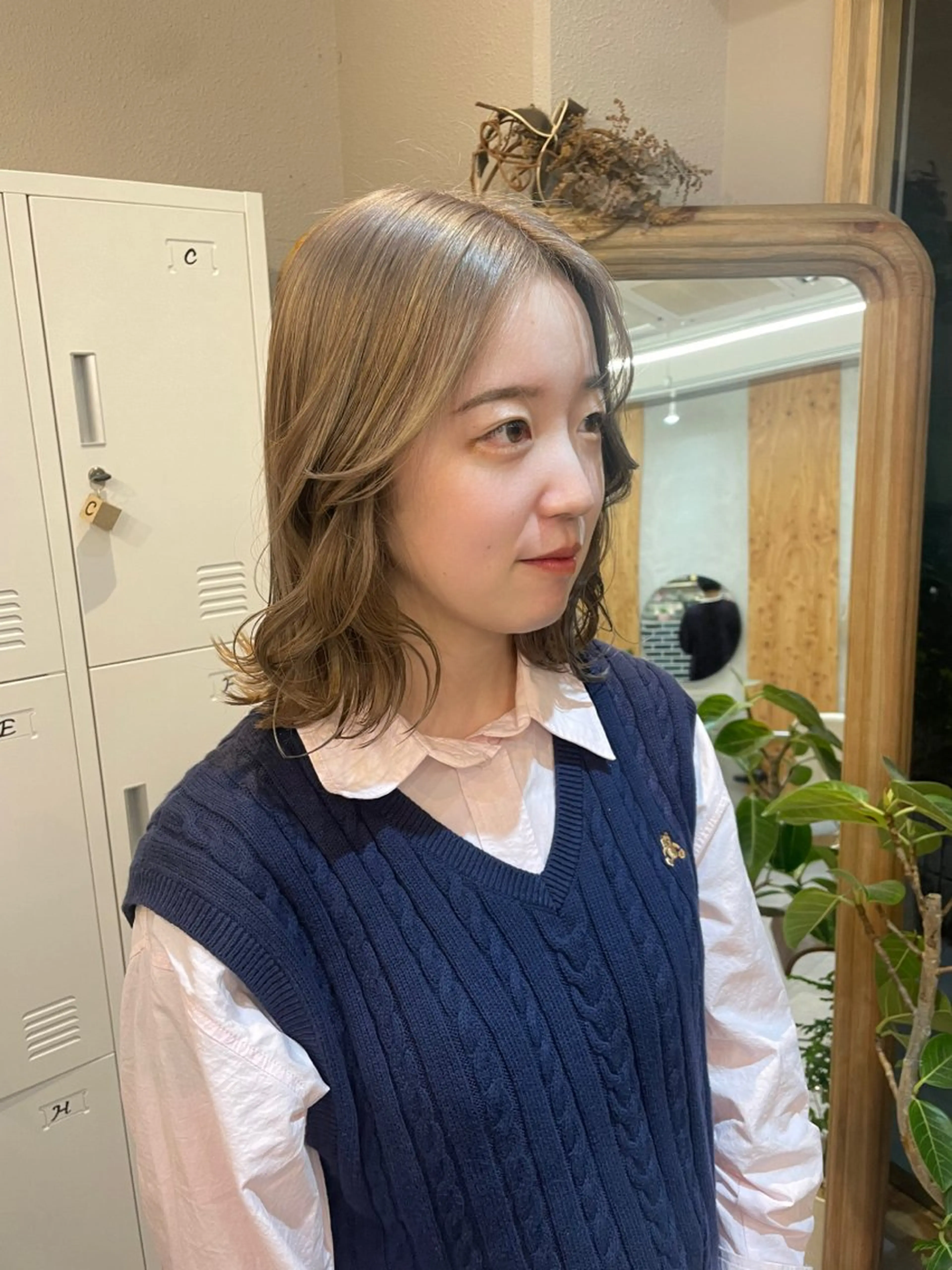 カラー ベージュカラー ブリーチ オリーブベージュ ハイトーン縮毛/縮毛 なーな🎀🤍のヘアスタイル