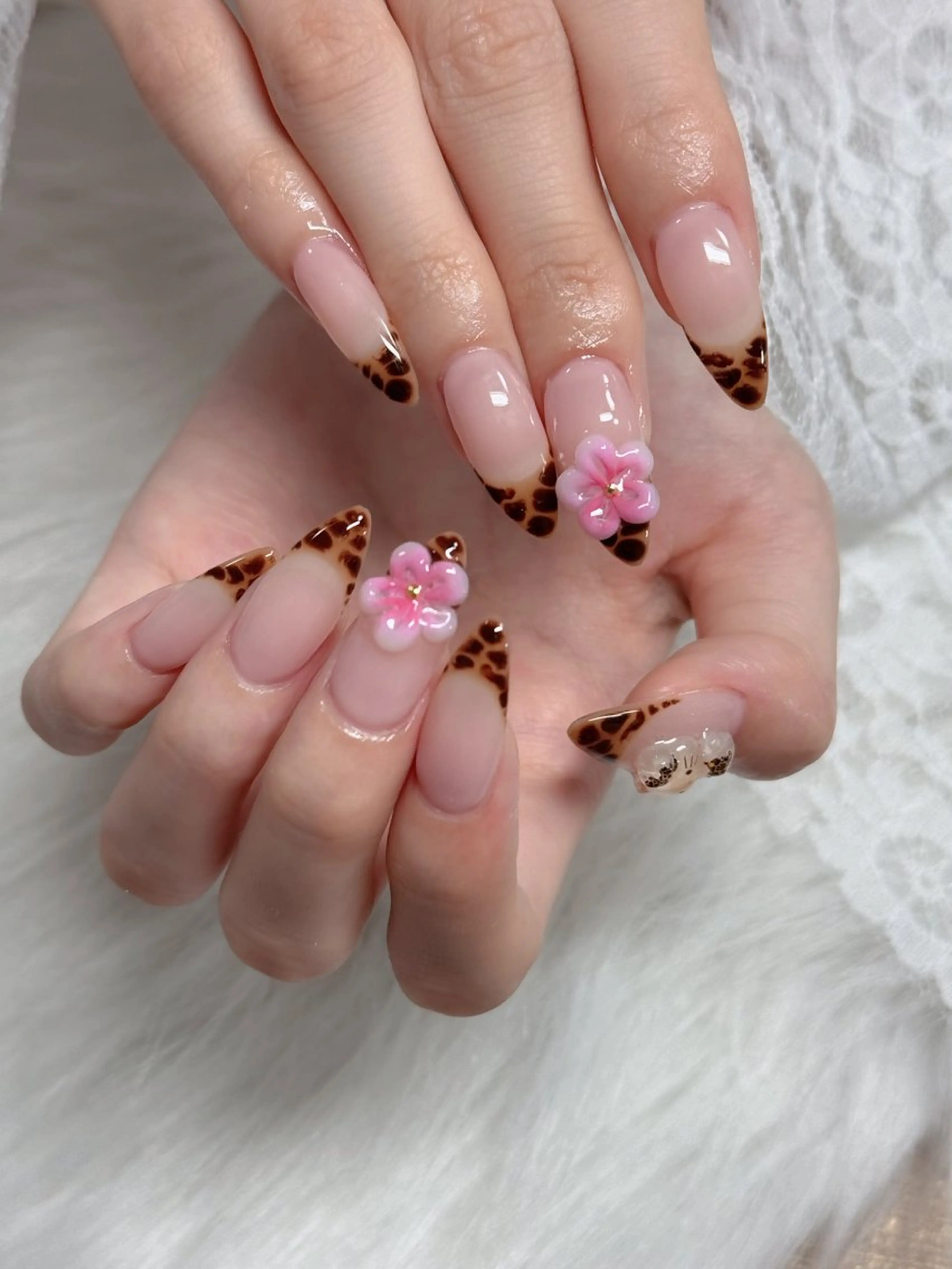ネイル フレンチネイル ジェルネイル ガラスフレンチ ハロウィン ハート H.baby Nail Salonのネイルデザイン