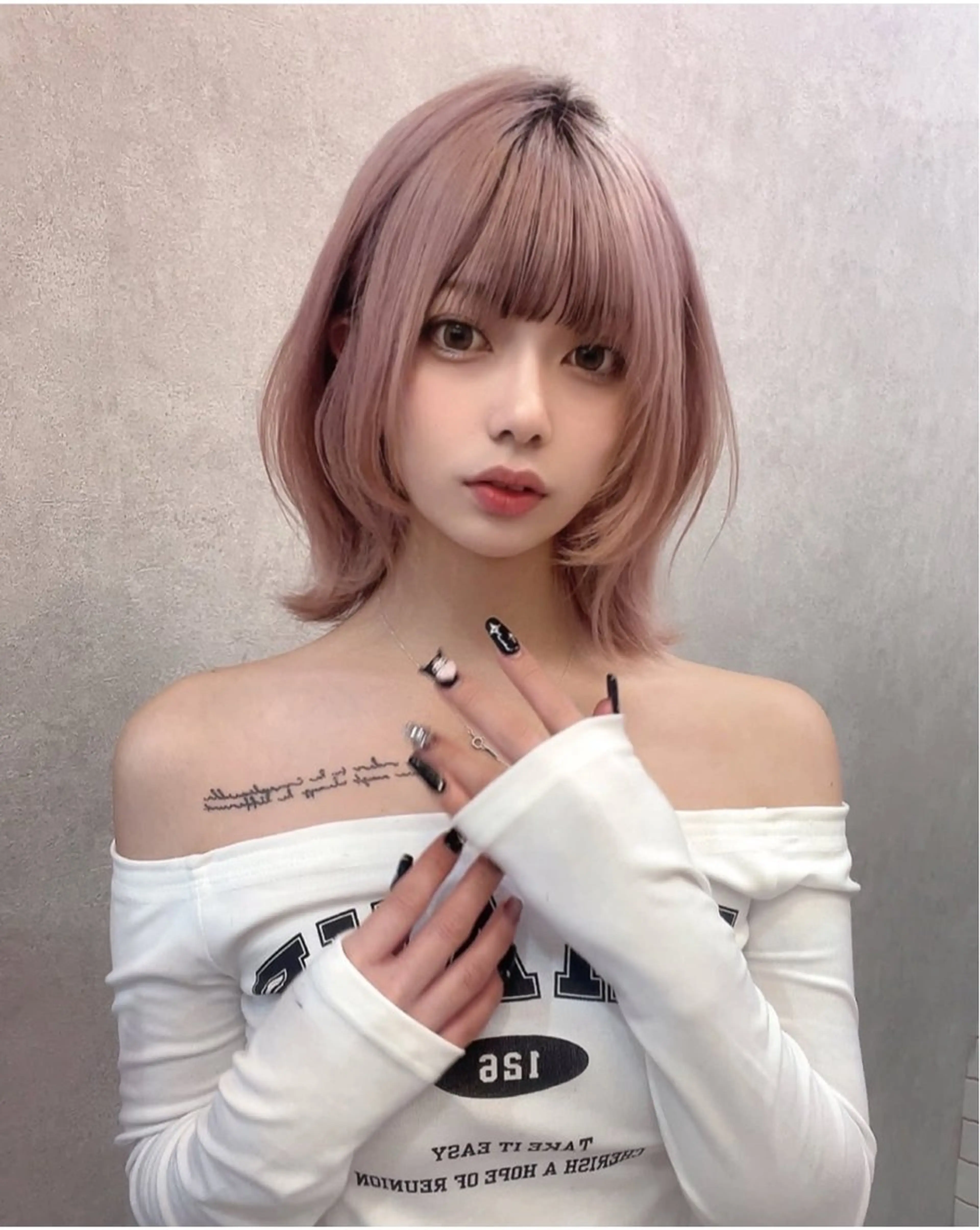 ミディアム karin ボブハイトーンのヘアスタイル