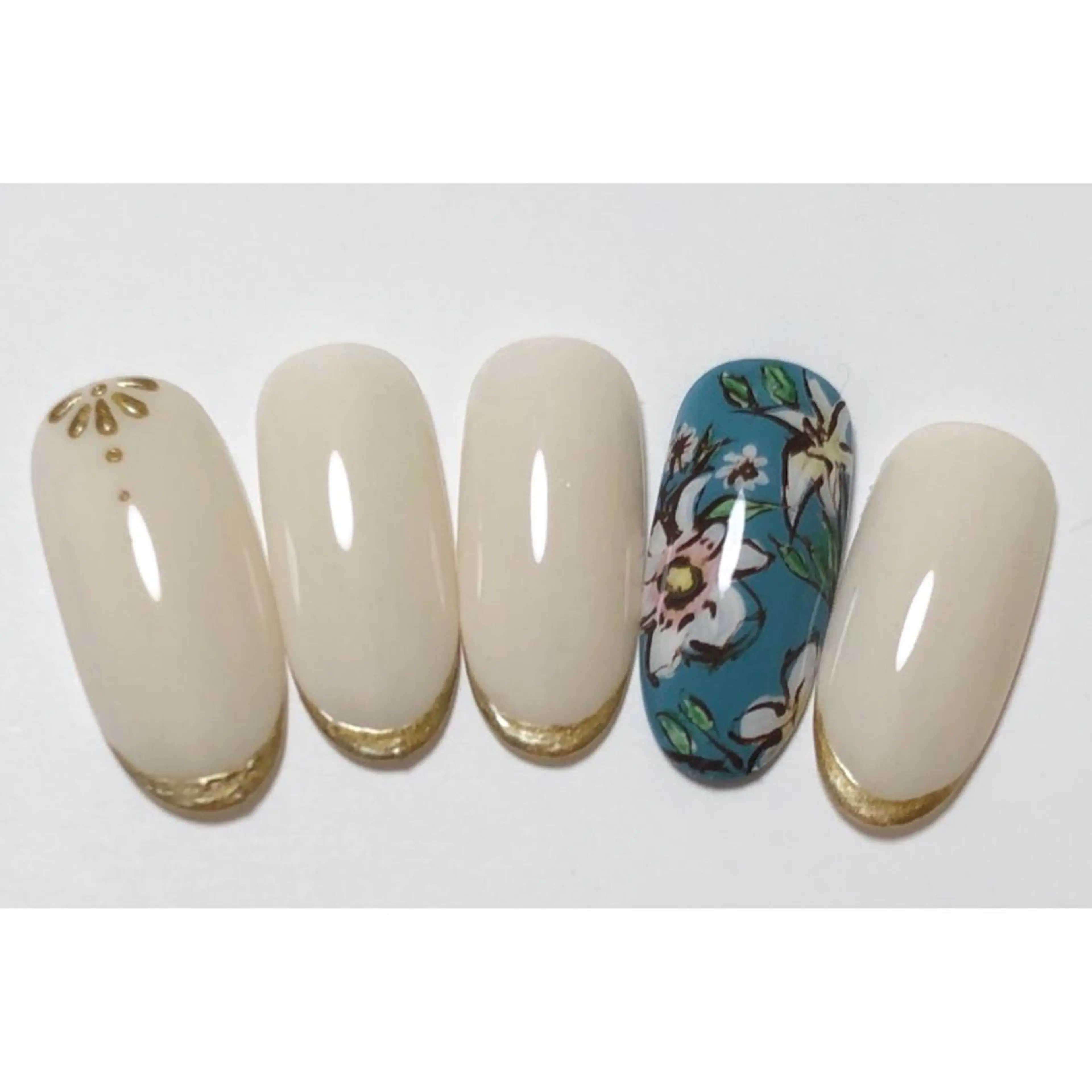 ネイル Toujours / nijinaのネイルデザイン