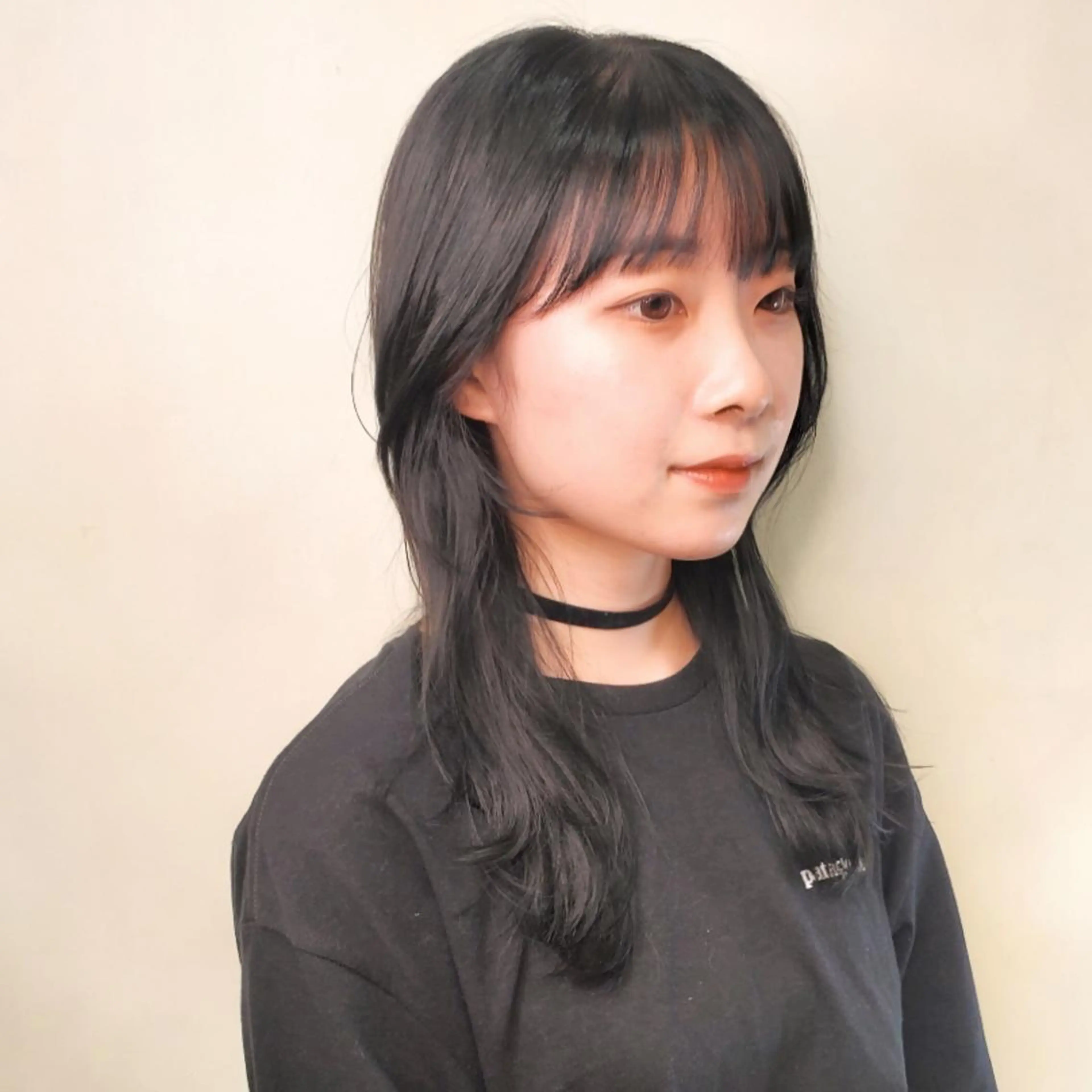セミロング カラー 黒髪 ブルーカラー ブルーブラック 透明感カラー ハイレイヤー 韓国レイヤー　 suzuのヘアスタイル
