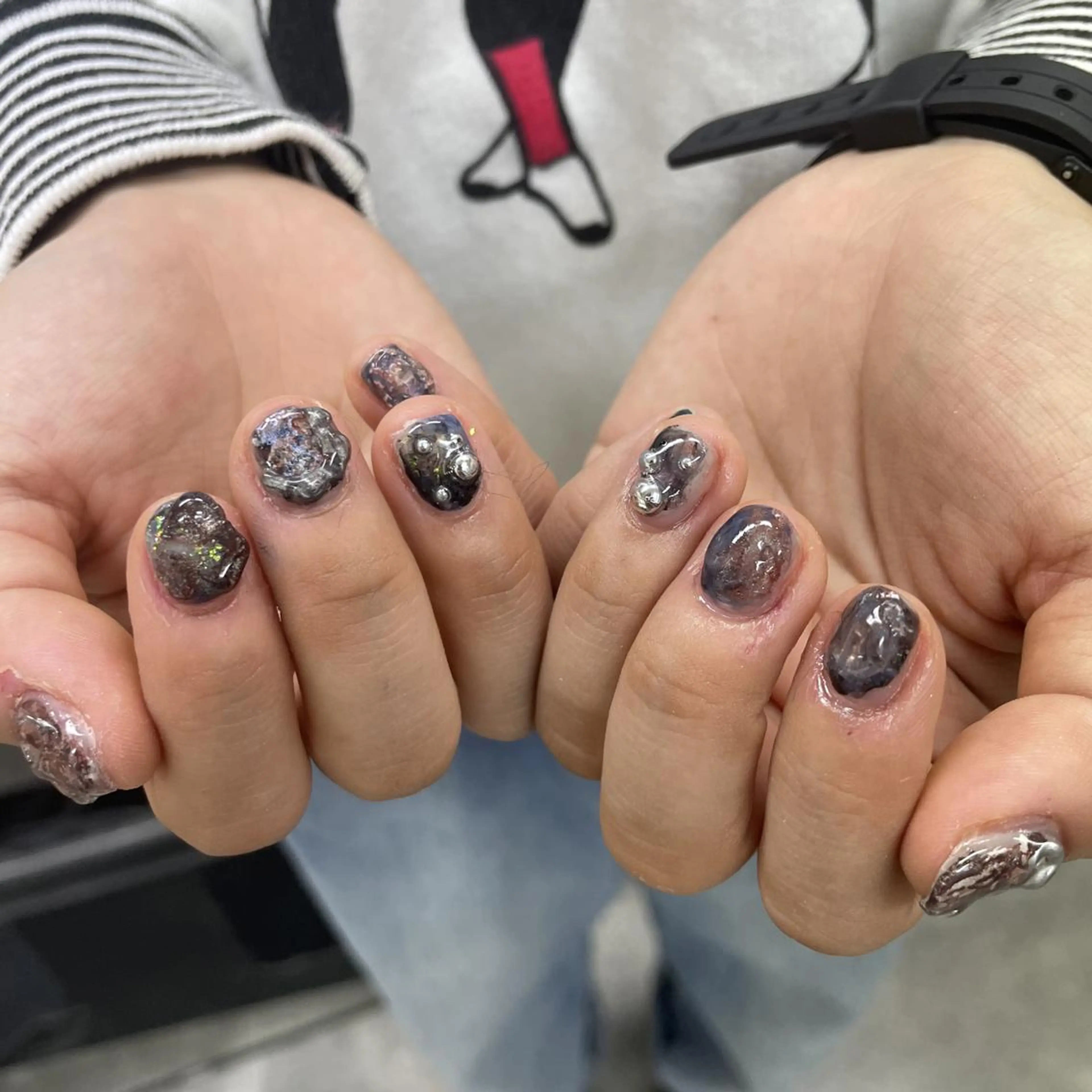 ネイル アートネイル べっ甲ネイル ジェルネイル グリーン キラキラネイル nailstudio eviz新宿店のネイルデザイン