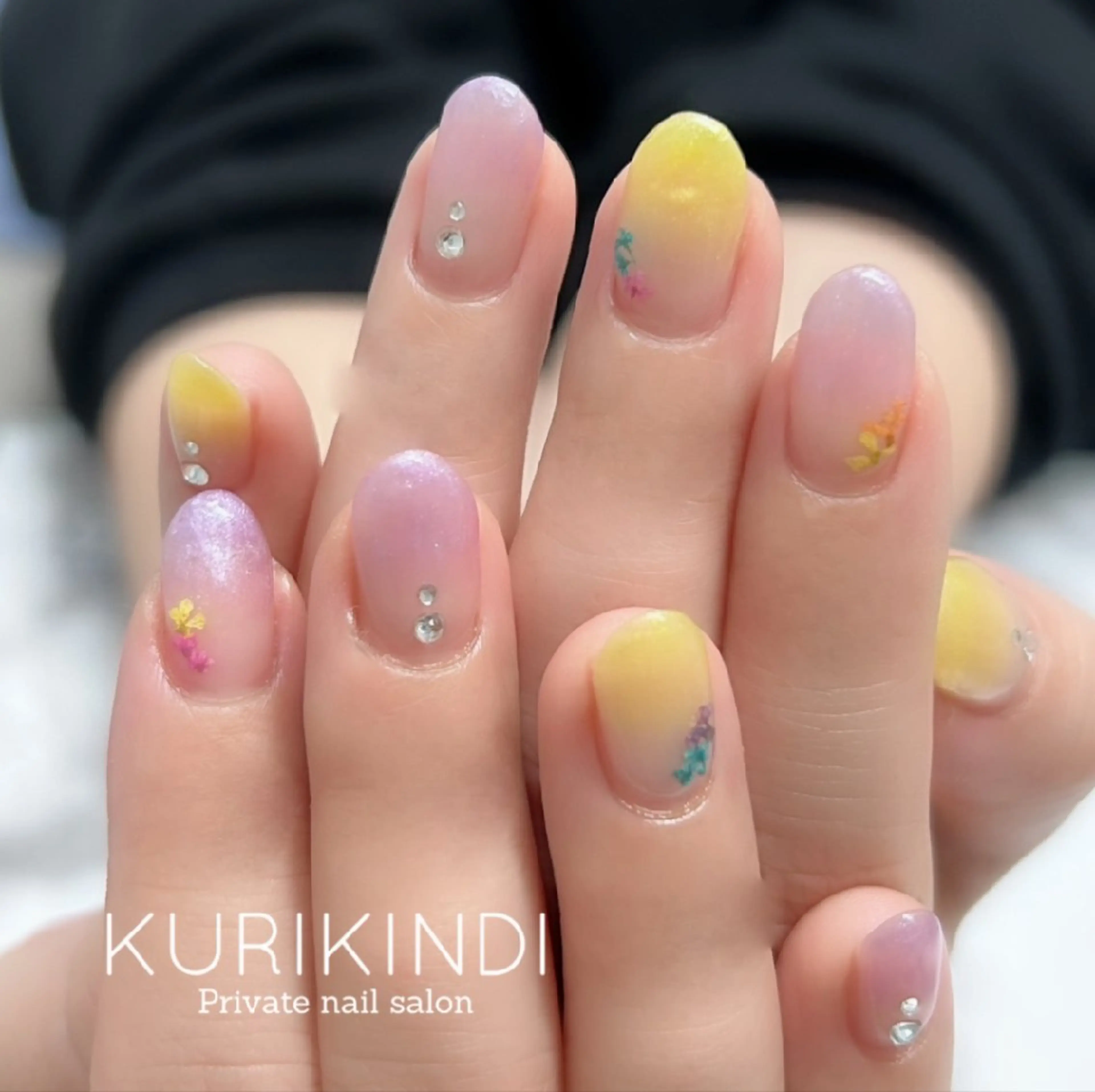 ネイル ジェルネイル ネイルサロン KURIKINDIのネイルデザイン