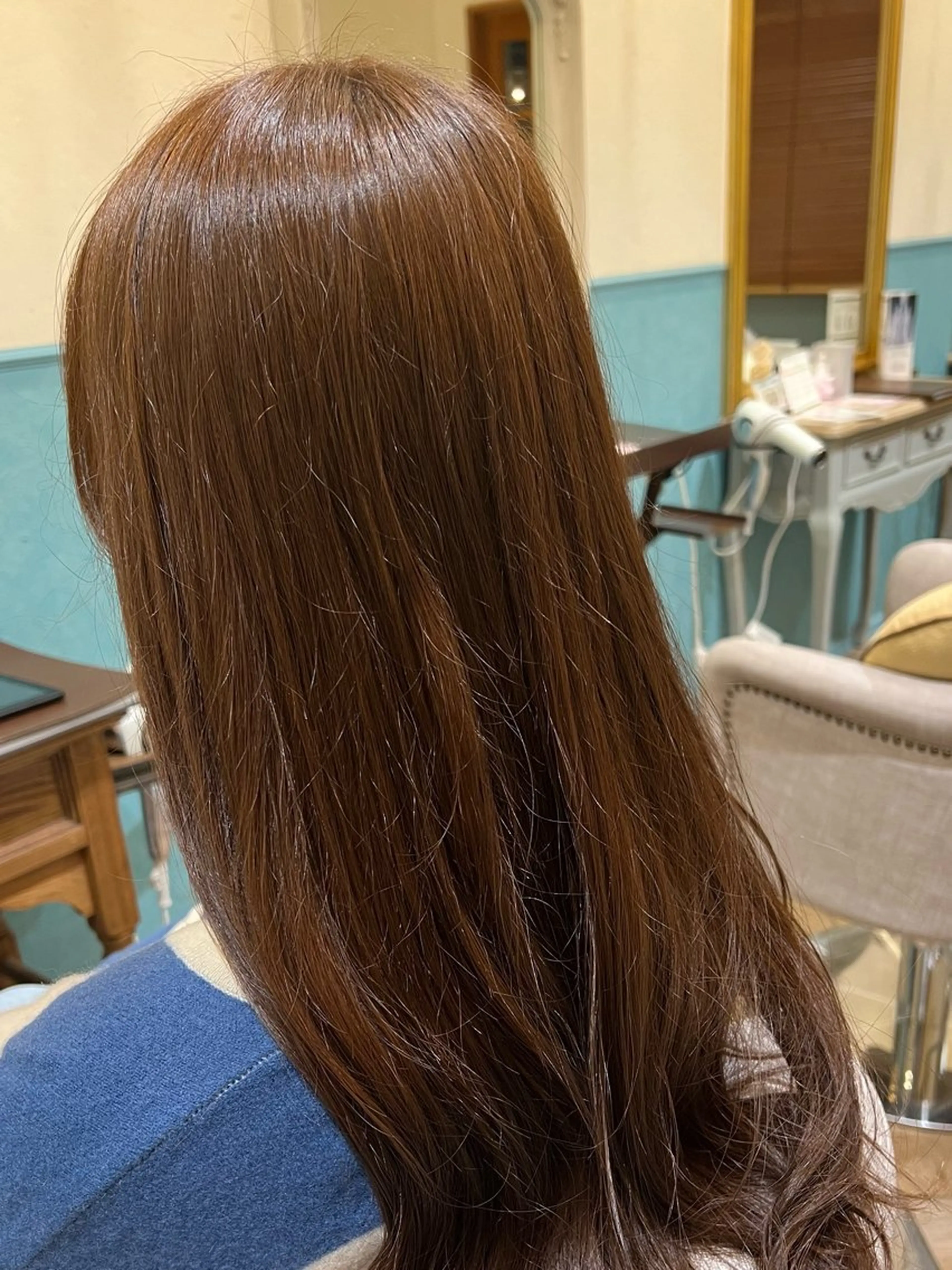 ロング カラー ブリーチ ブリーチなしカラー ヘアカラー 城 梨音のヘアスタイル