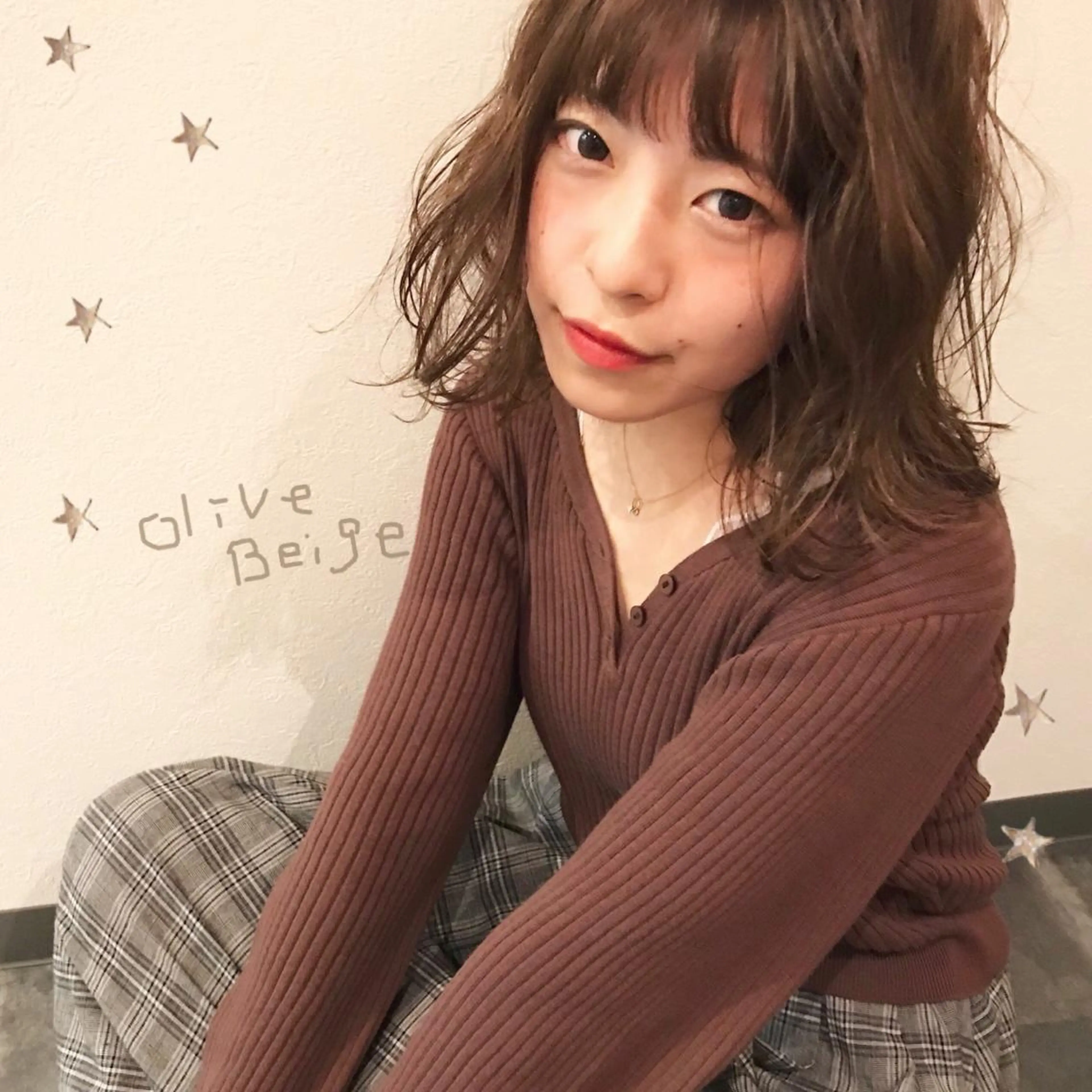 ミディアム カラー ベージュカラー ハイライトカラー オリーブベージュ ハイライト salon AKIRA所属・市川 千夏のヘアスタイル