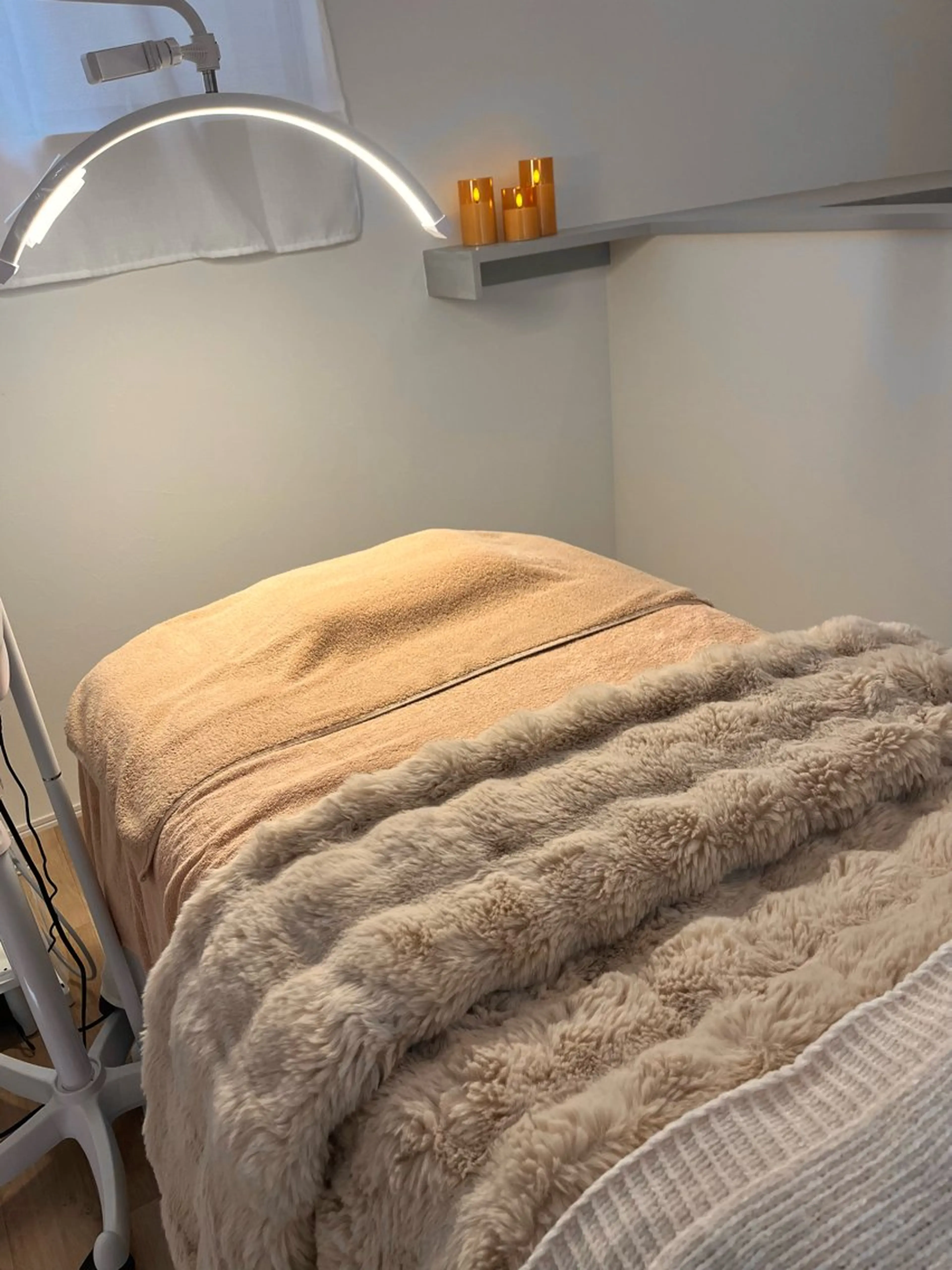 肌に自信のない人 専門サロンのエステ・リラクイメージ