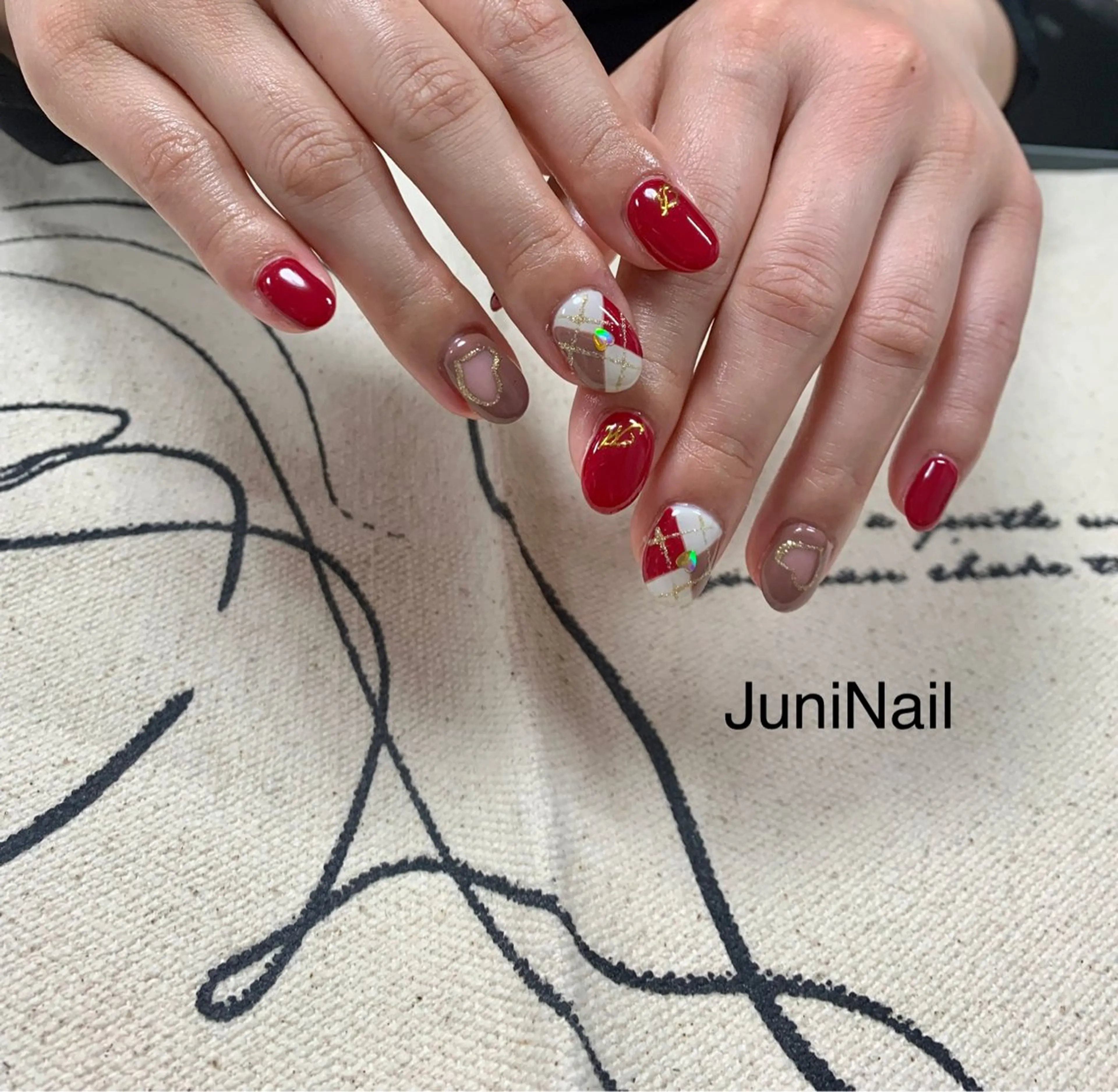 ネイル オーロラネイル フラッシュネイル 氷ネイル・うるうるネイル キラキラネイル 韓国ネイル ハンドネイル JuniNail 주니네일🇰🇷suのネイルデザイン