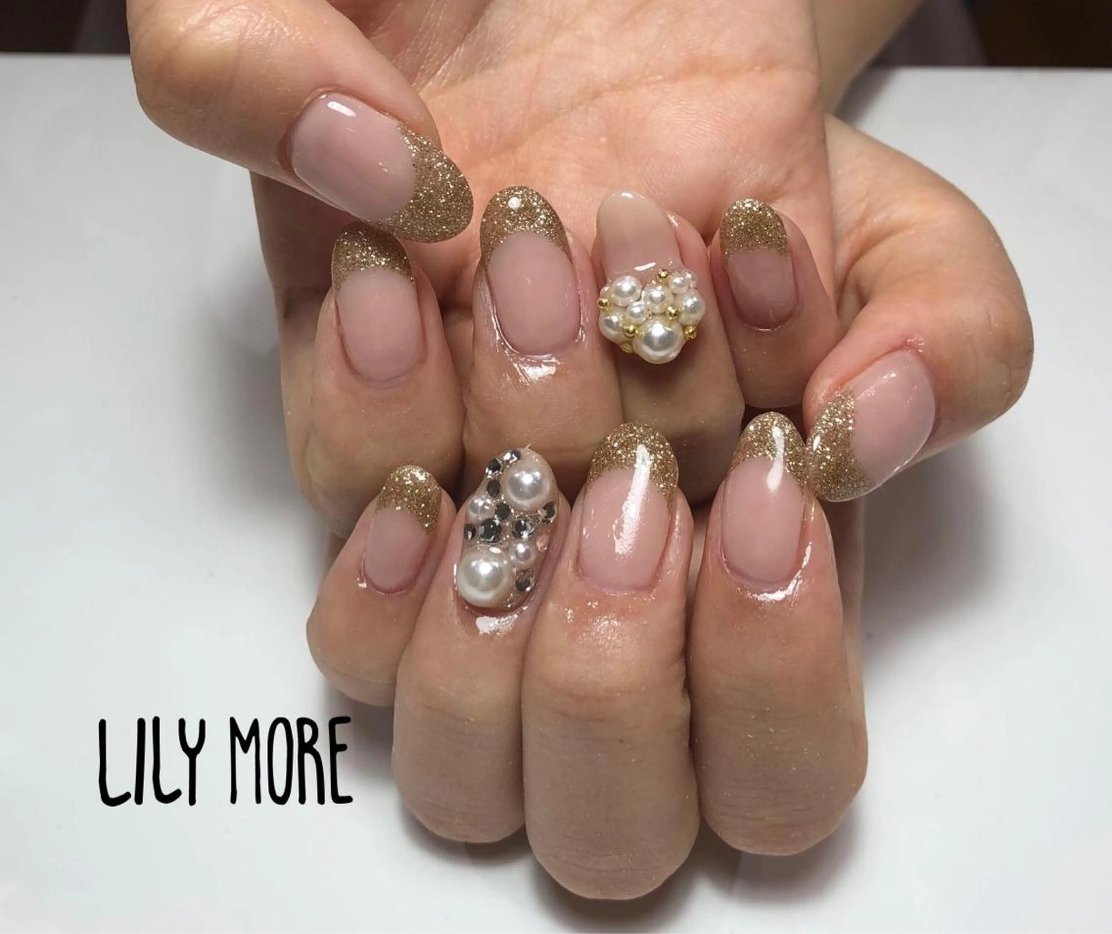 ネイル フレンチネイル ラメ(グリッター) Lily closetのネイルデザイン