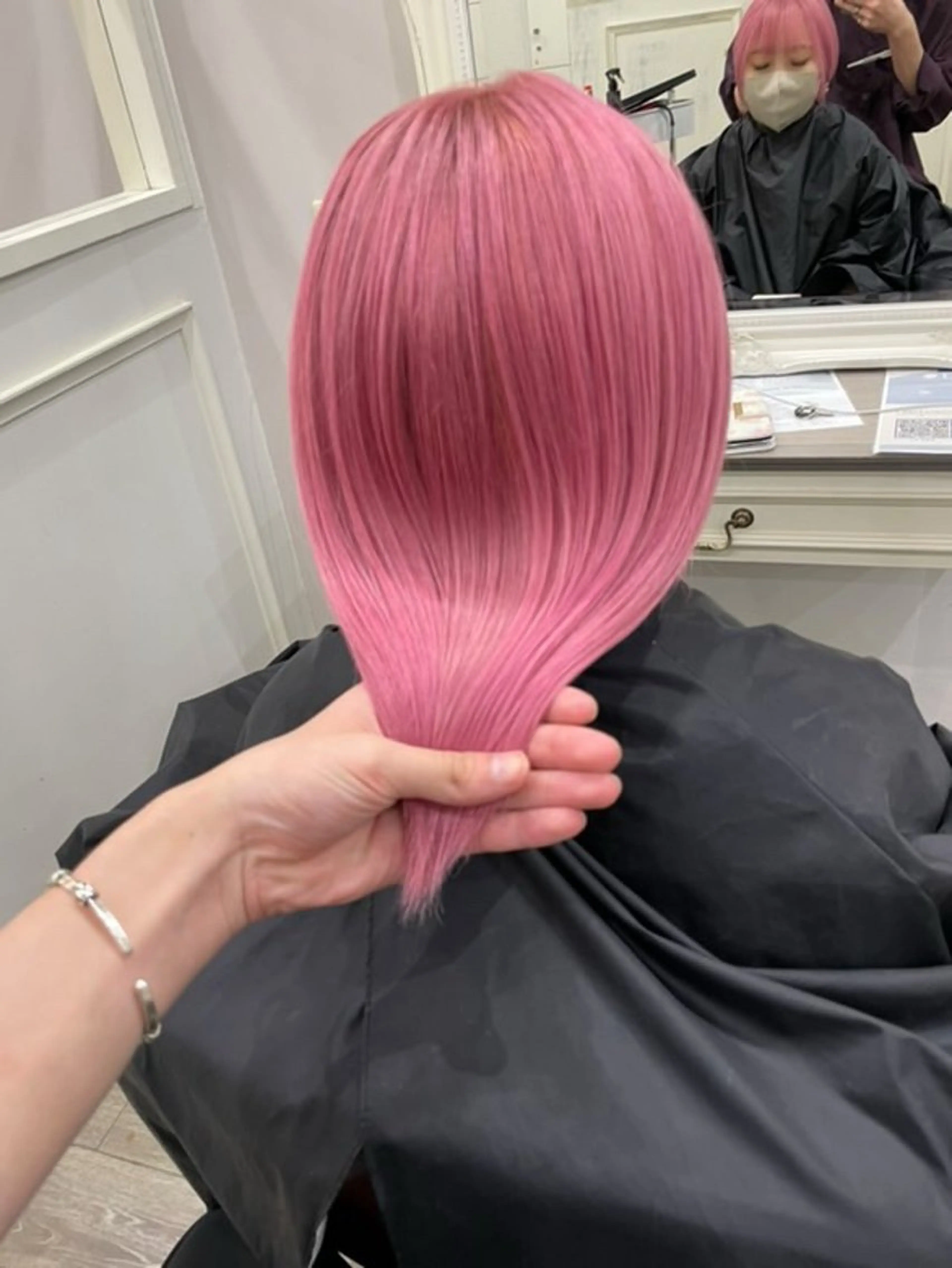 ミディアム カラー ブリーチ ピンクカラー ヘアカラー トリートメント ブリーチ/髪質改善/ ハイトーン/暖色のヘアスタイル