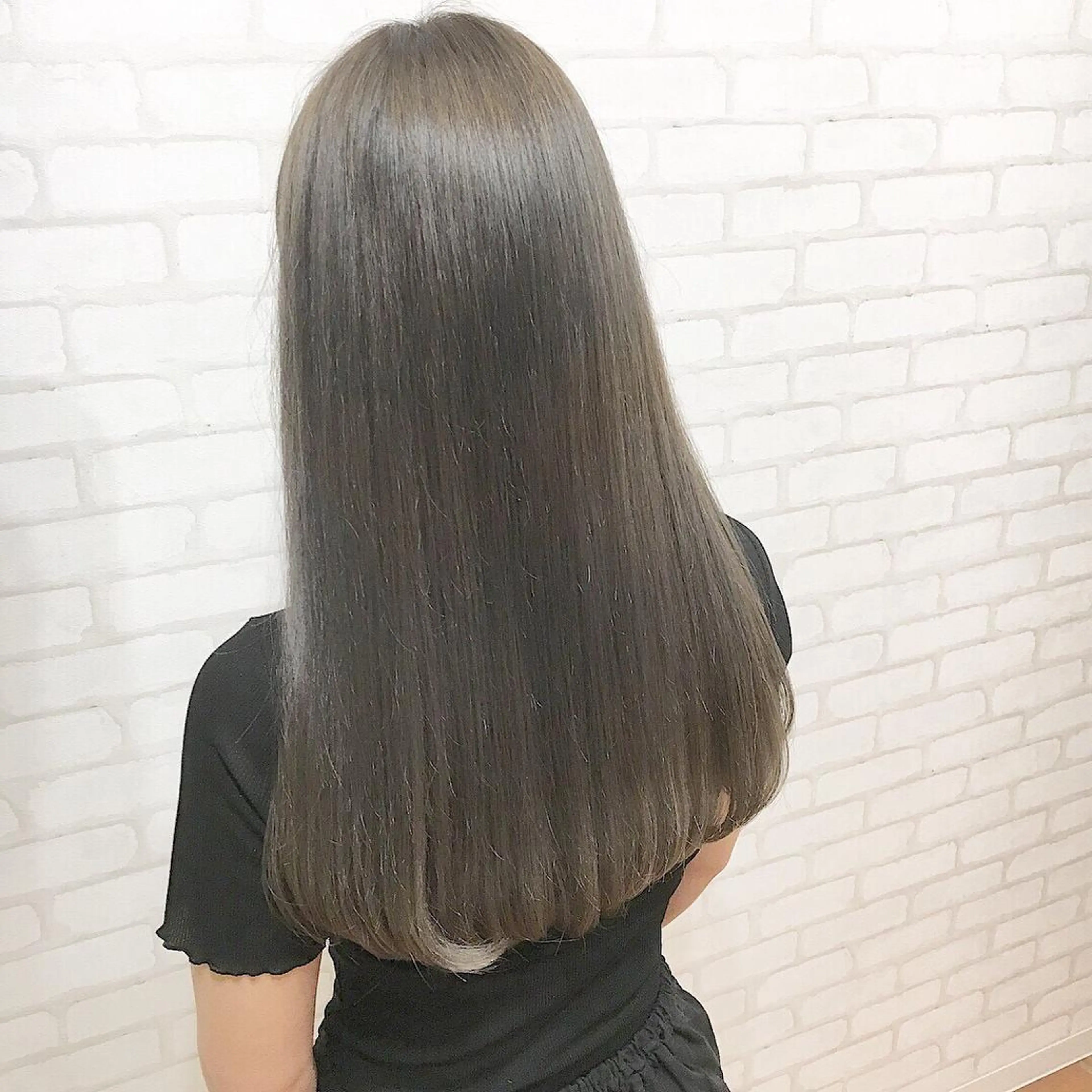 ロング ミヤザキ タクトのヘアスタイル