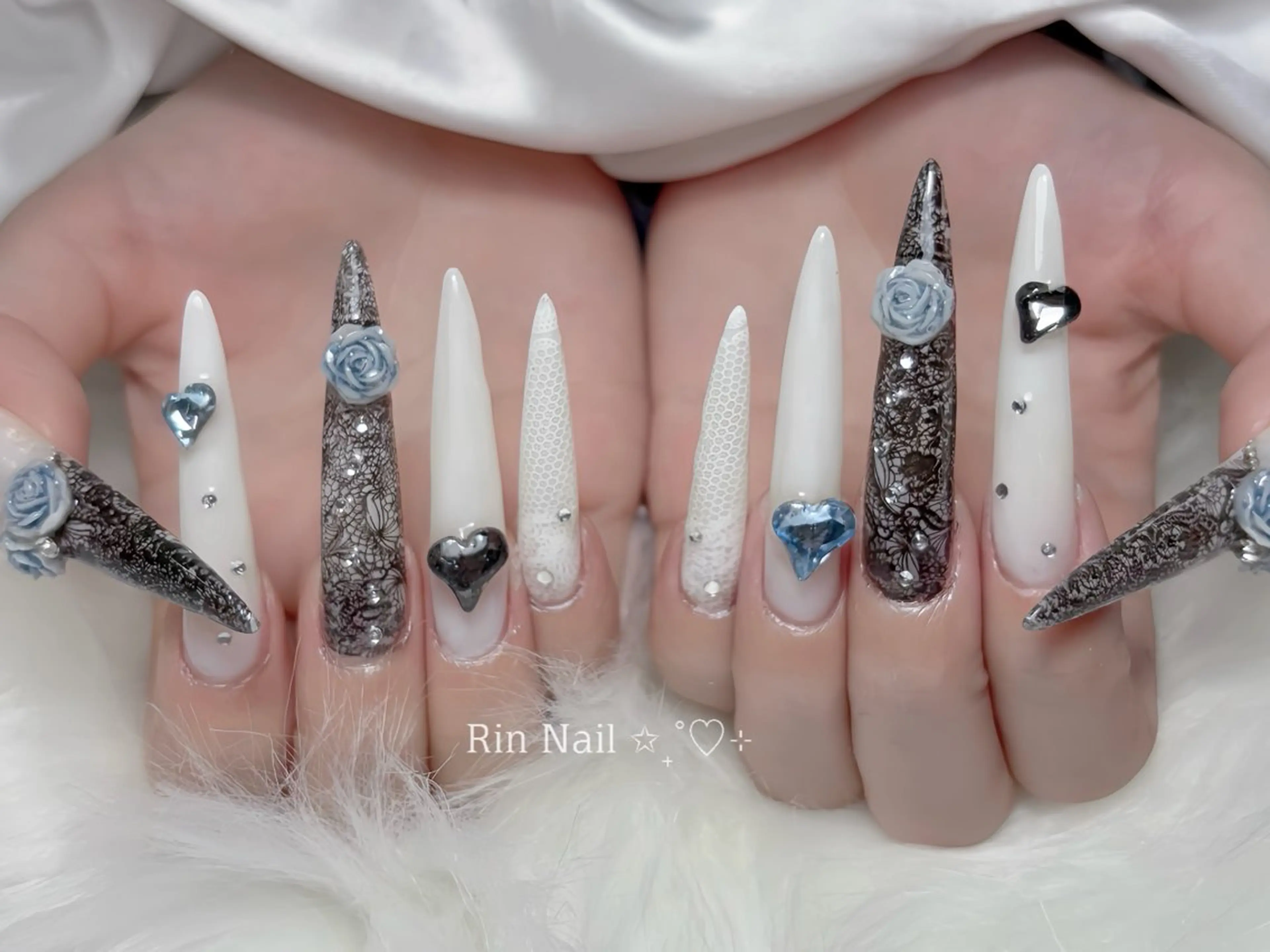 ネイル オーロラネイル チークネイル 桜ネイル クリアネイル ドット ハンドネイル Rin Nail 新大久保店のネイルデザイン