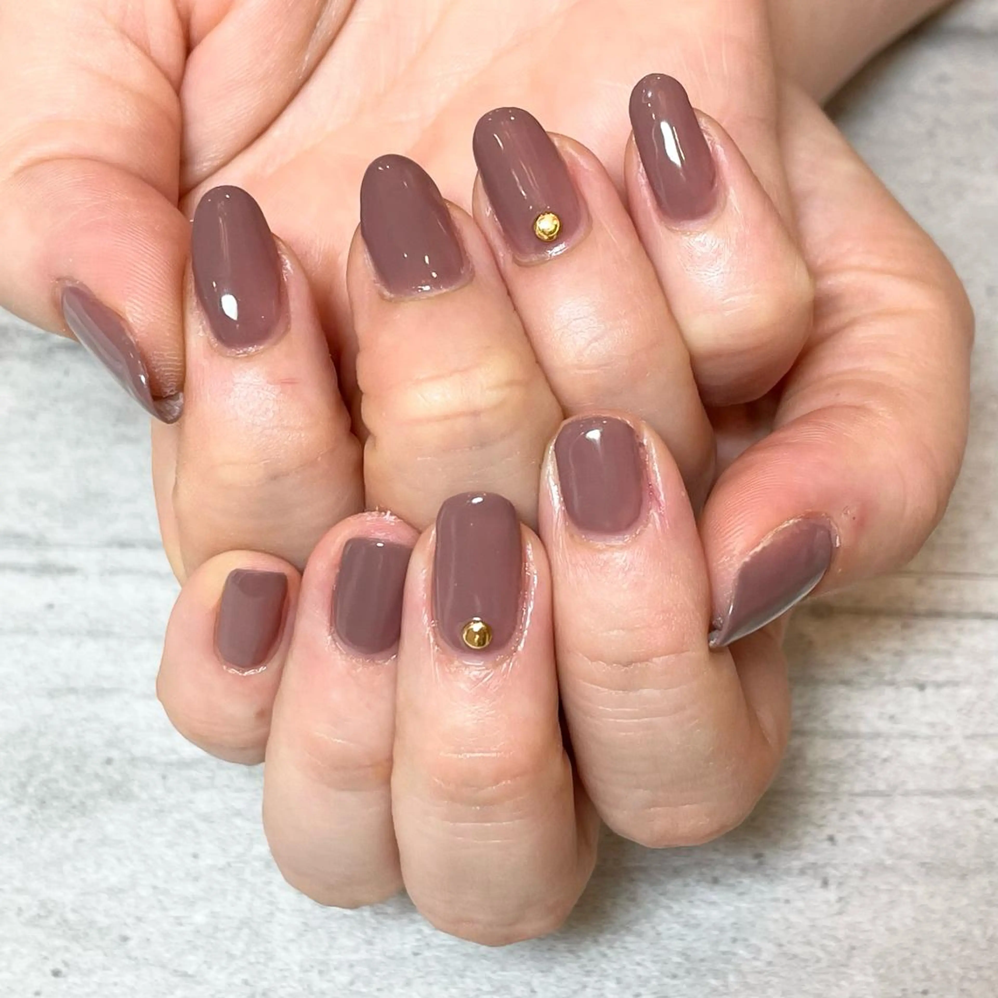 ネイル ワンカラーネイル ストーンネイル CHOUETTE Shioriのネイルデザイン