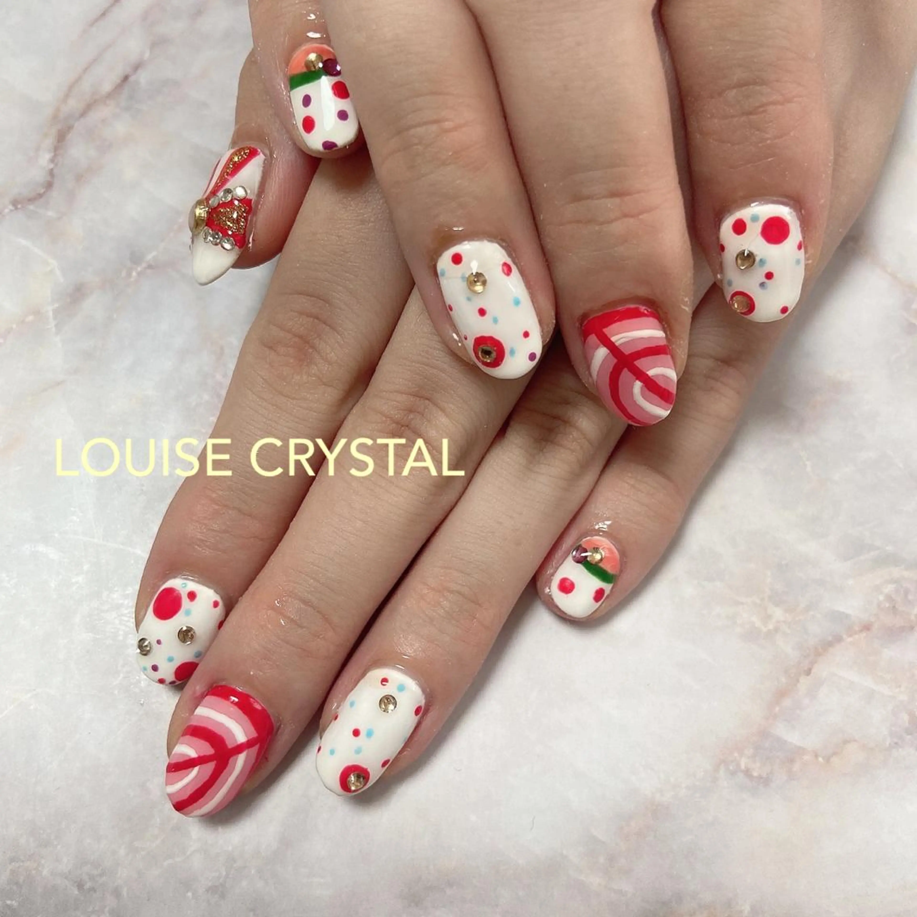 ネイル ハンドネイル LOUISE CRYSTALのネイルデザイン