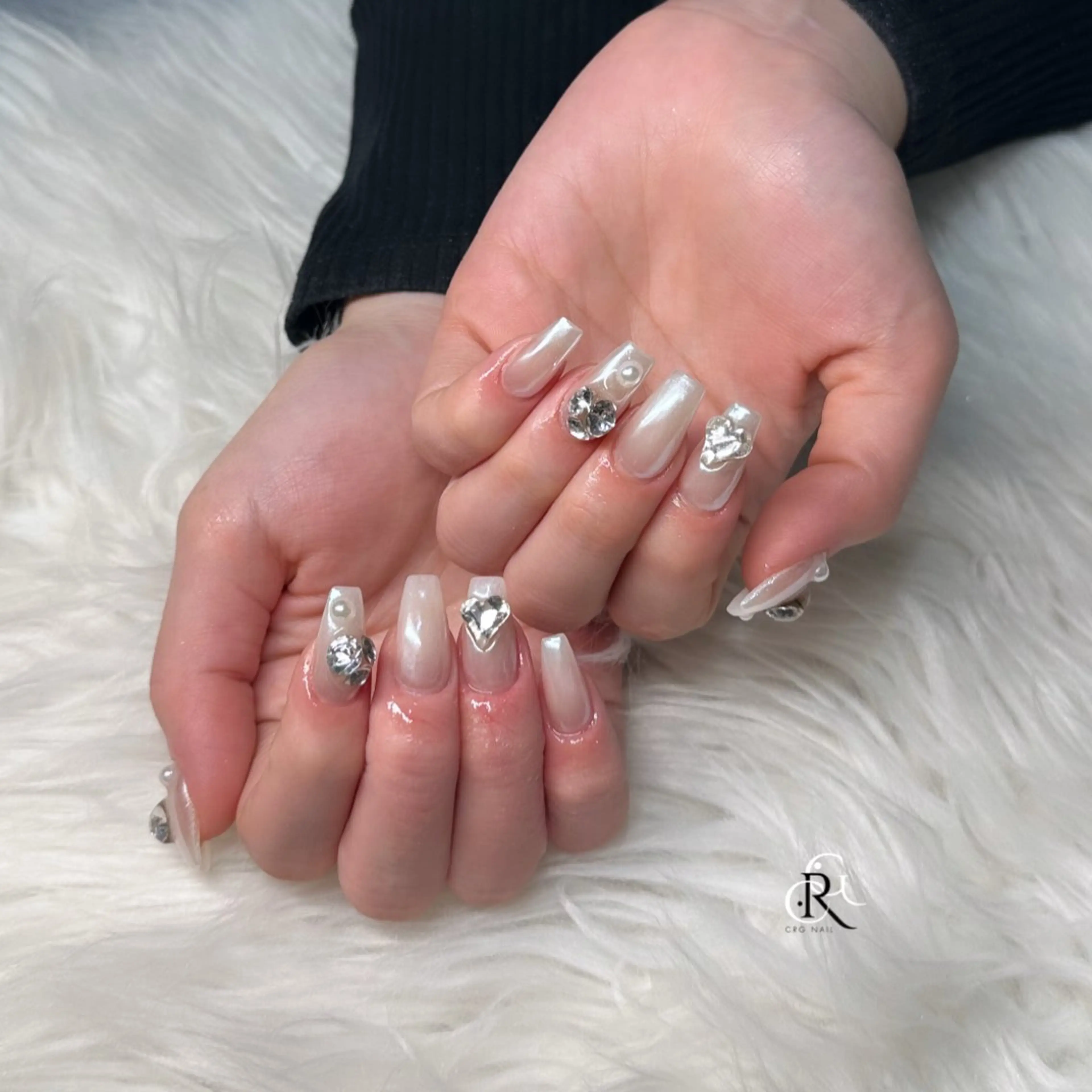 ネイル ミラーネイル ホワイト ハンドネイル 美フォルム✨ CRG RURIのネイルデザイン