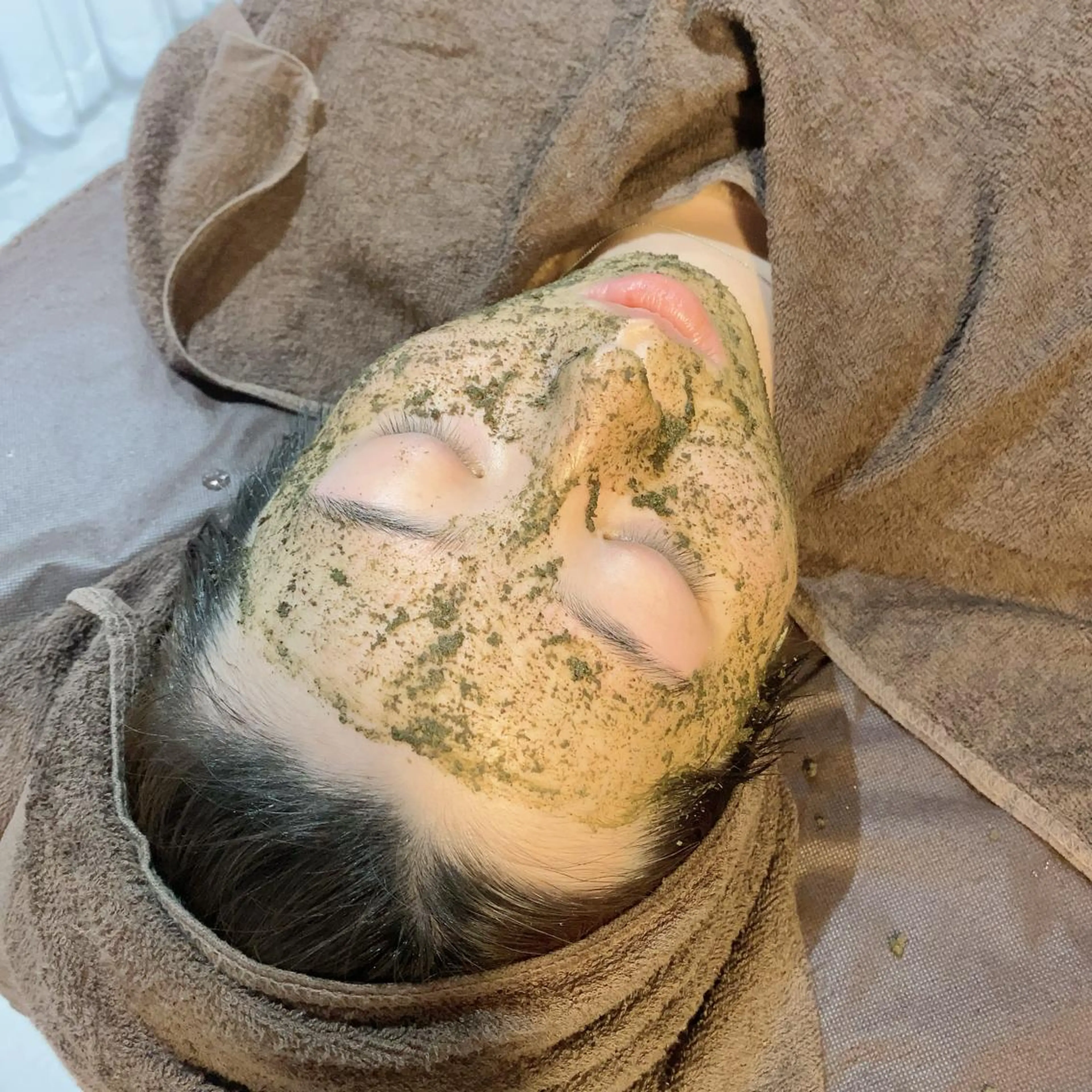 ハーブピーリング専門 毛穴洗浄❤️眉waxのエステ・リラクイメージ