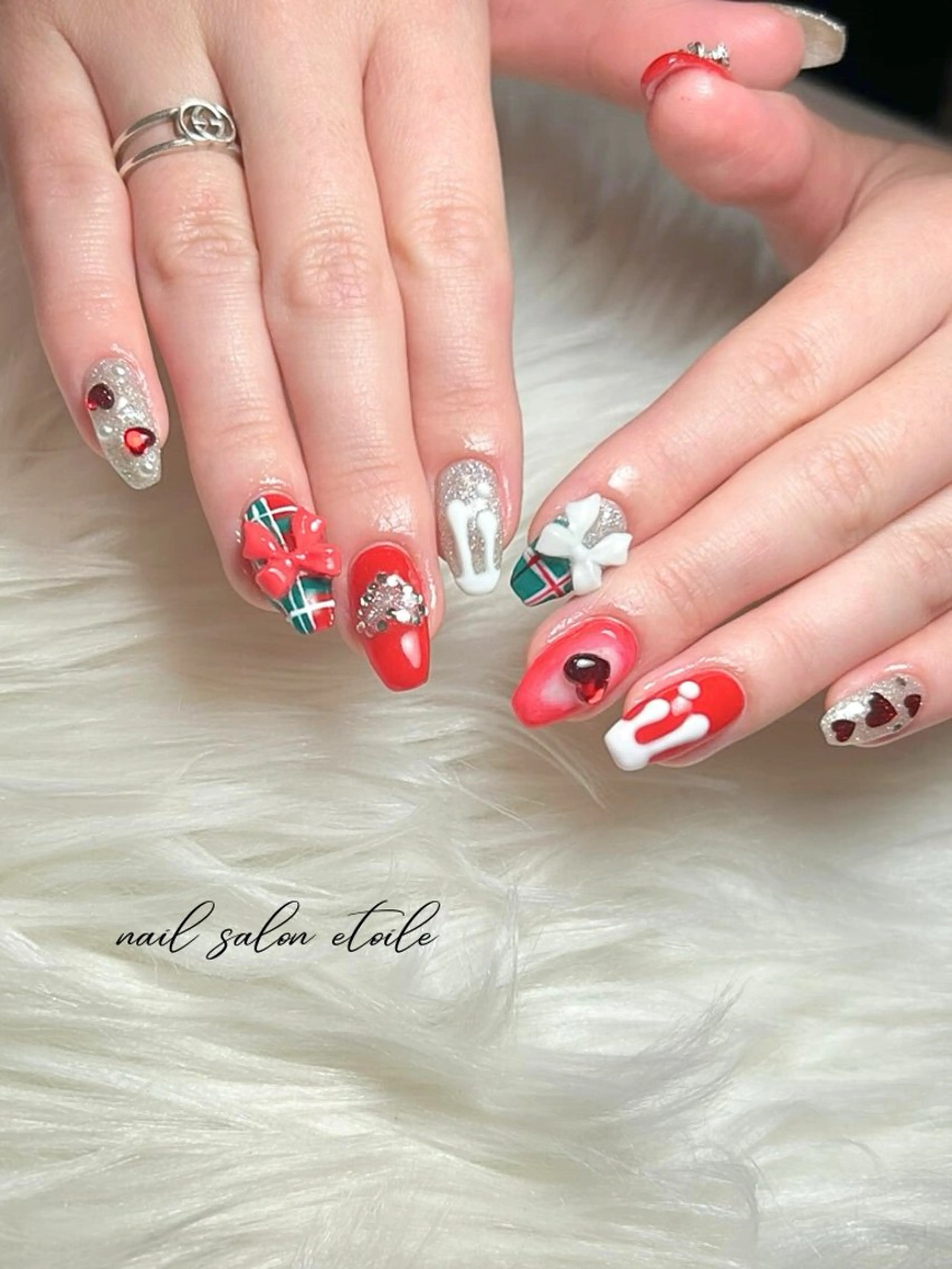 ネイル リボン 冬ネイル クリスマス ハンドネイル nail salon étoileのネイルデザイン