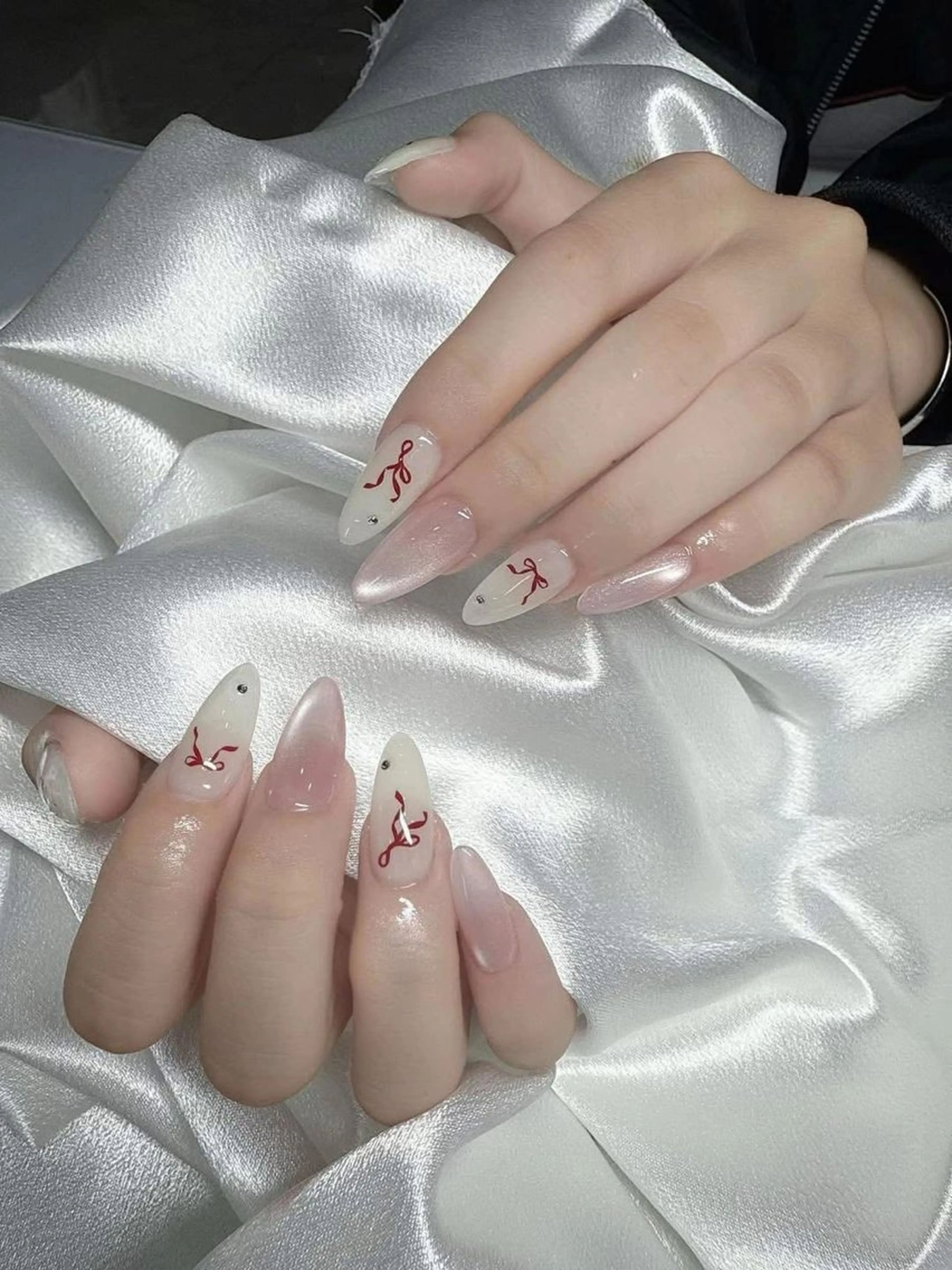 ネイル チークネイル フレンチネイル グラデーション キラキラネイル 韓国ネイル ハンドネイル Minette nailHuongのネイルデザイン