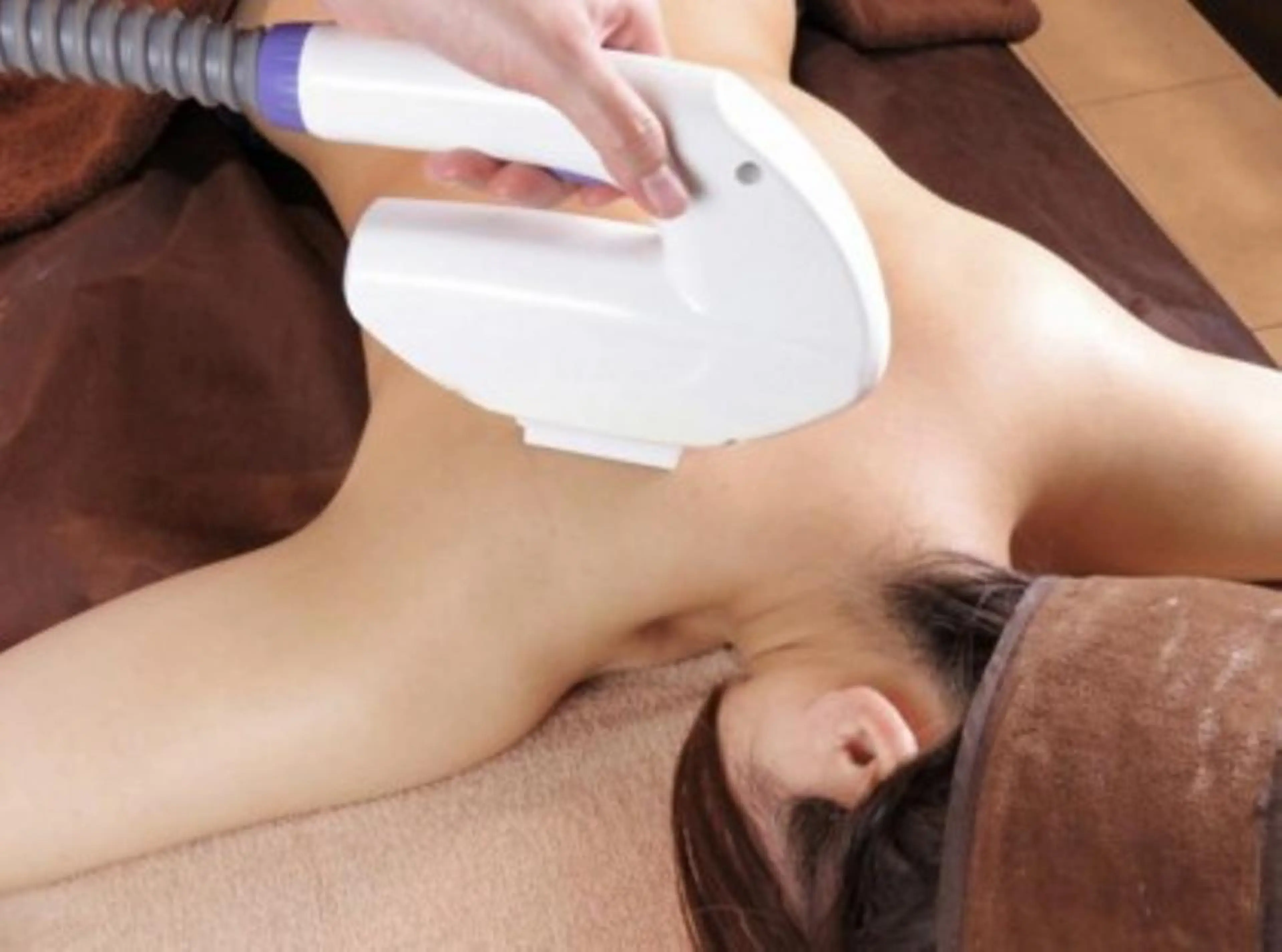 🫧脱毛デビュー🫧うなじ・背中脱毛。終わりのある脱毛なら実績40年のレイビス✨シェービング付き。IPLで抜け落ち抜群✨の写真