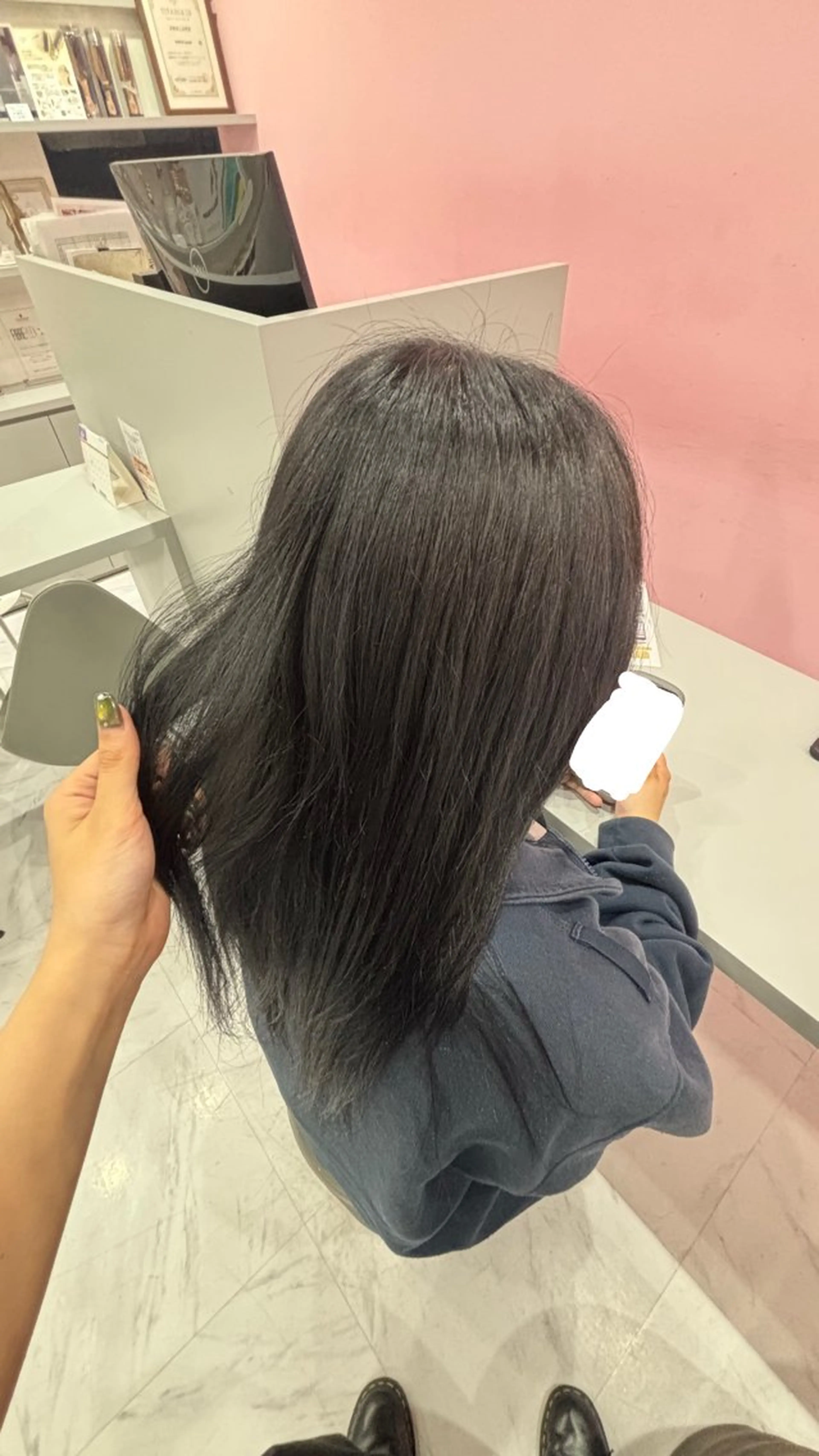 ロング カラー ヘアカラー 大岡 芽依のヘアスタイル
