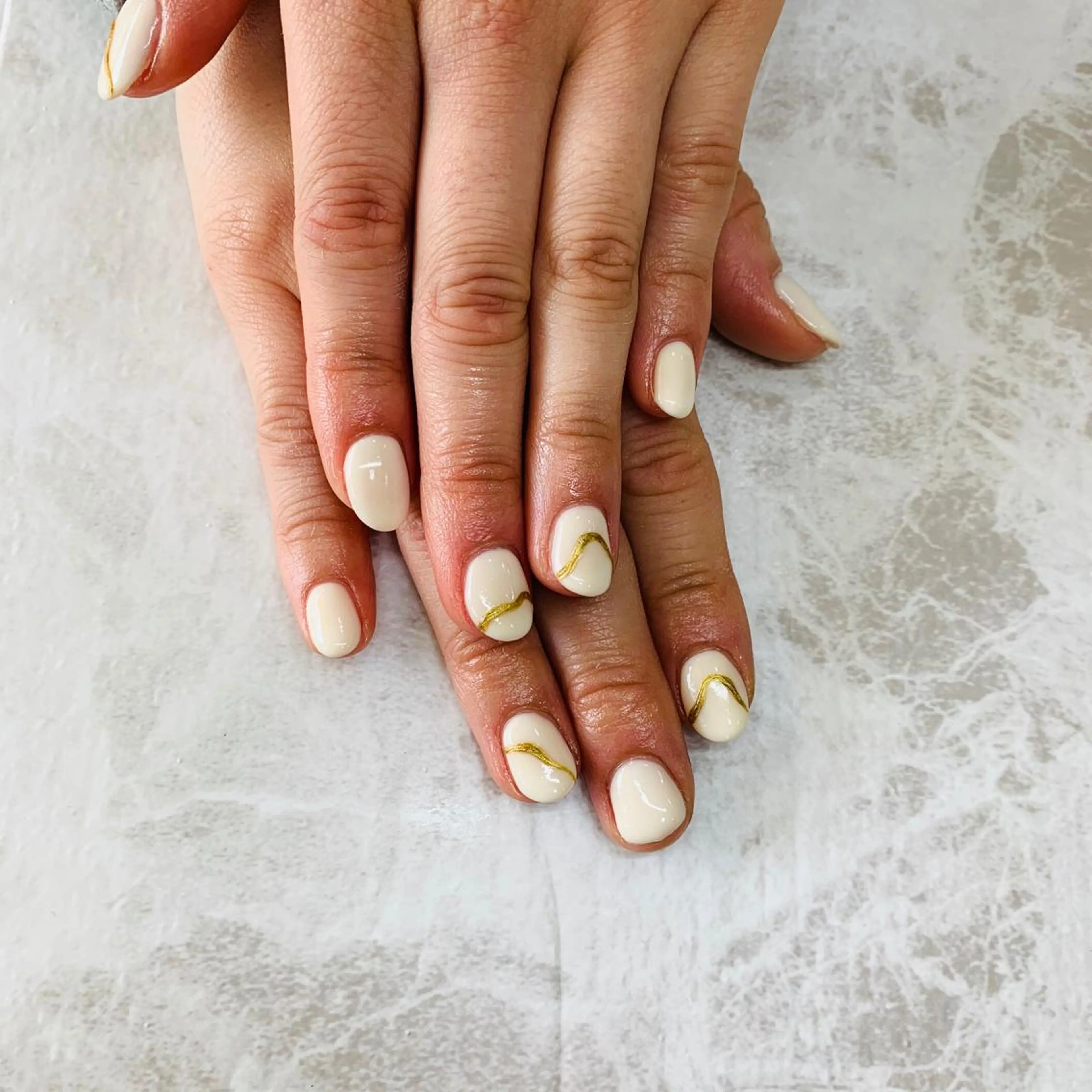 ネイル ニュアンスネイル シンプルネイル ハンドネイル ハンドケア Feliz 楽しいネイルサロンのネイルデザイン