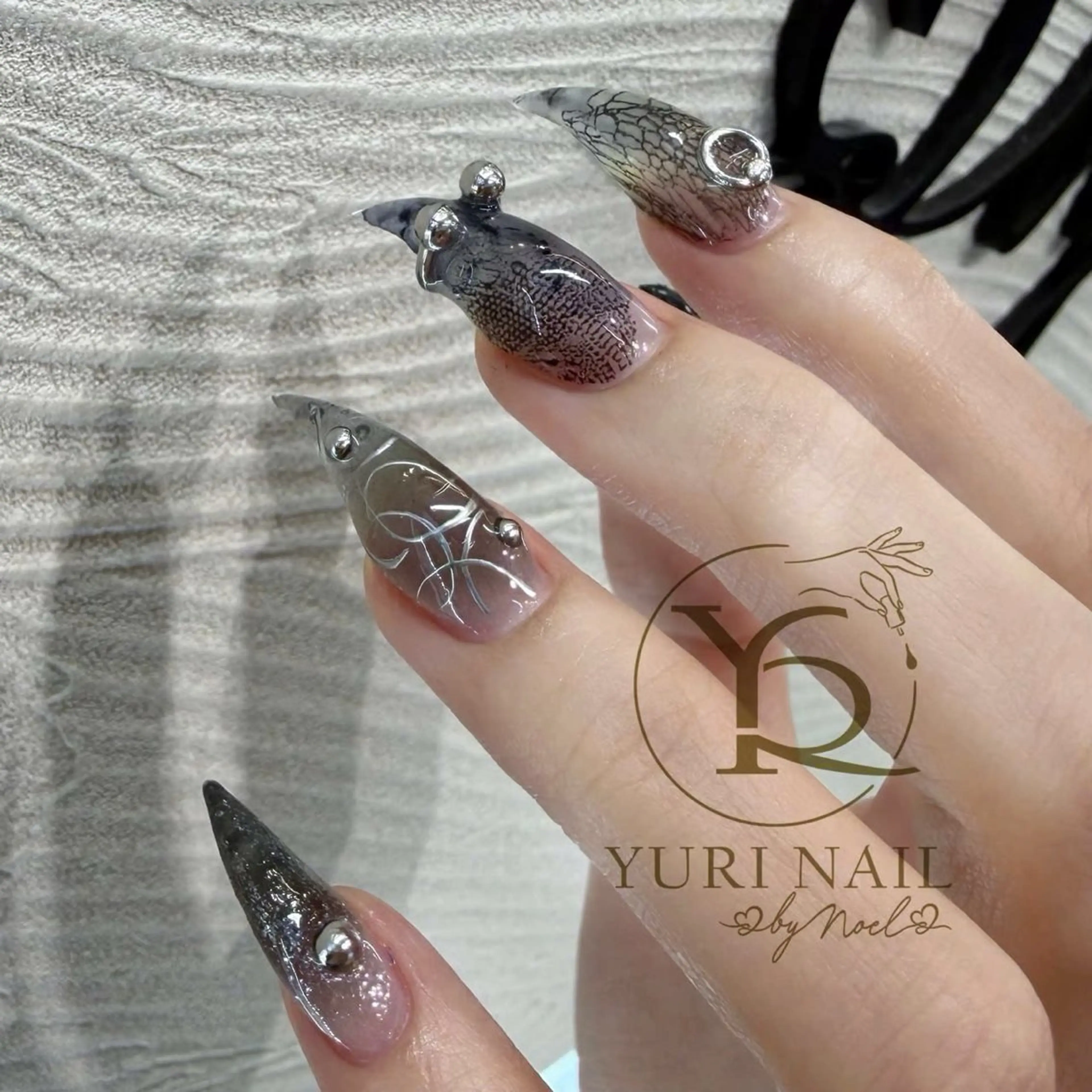 ネイル チークネイル フットネイル フレンチネイル グラデーション キラキラネイル ハンドネイル フットネイル ハンドケア YURI Nail Funabashiのネイルデザイン