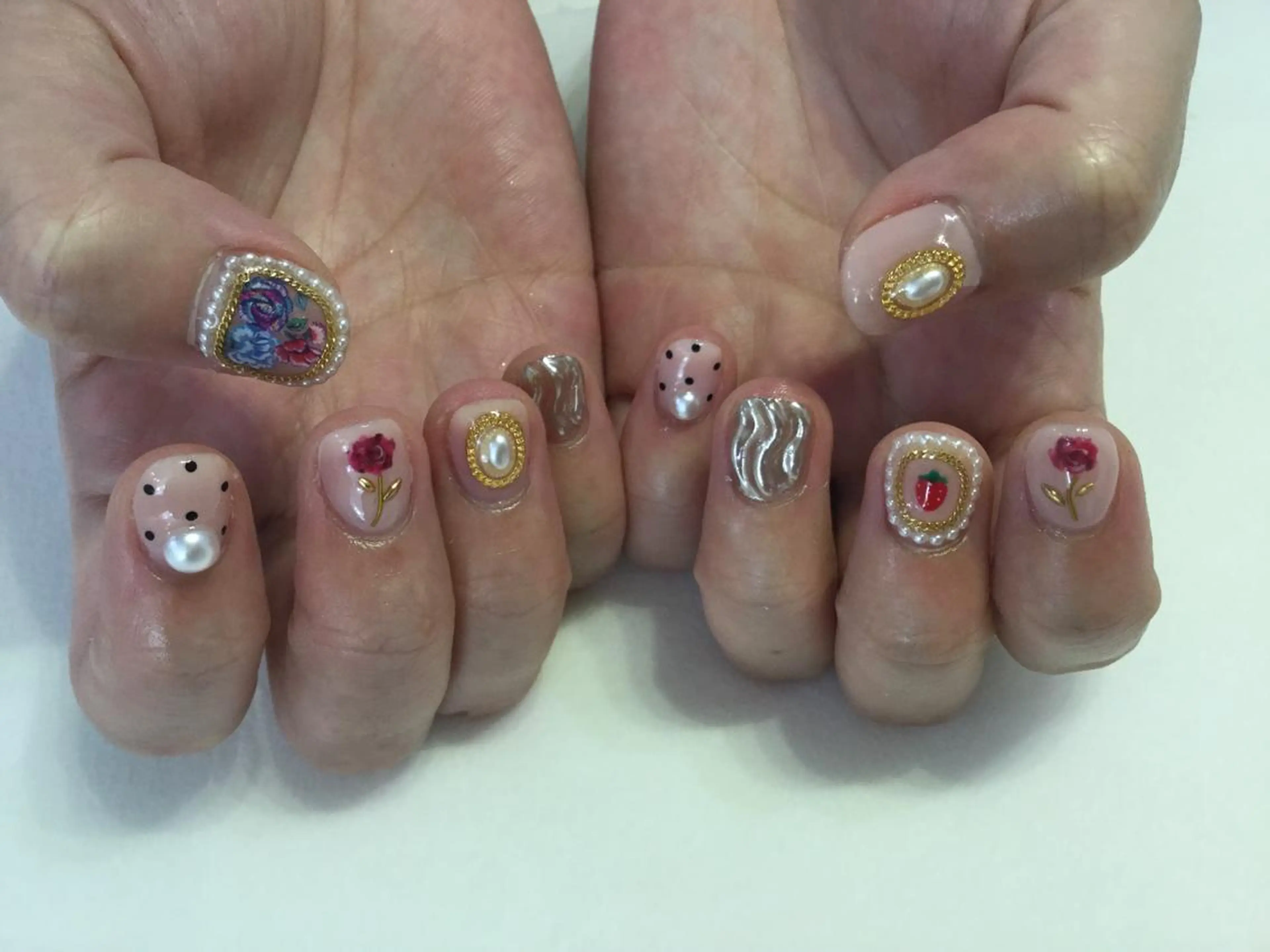 ネイル ハンドネイル 💎🐰 saki. m 🐰💎のネイルデザイン