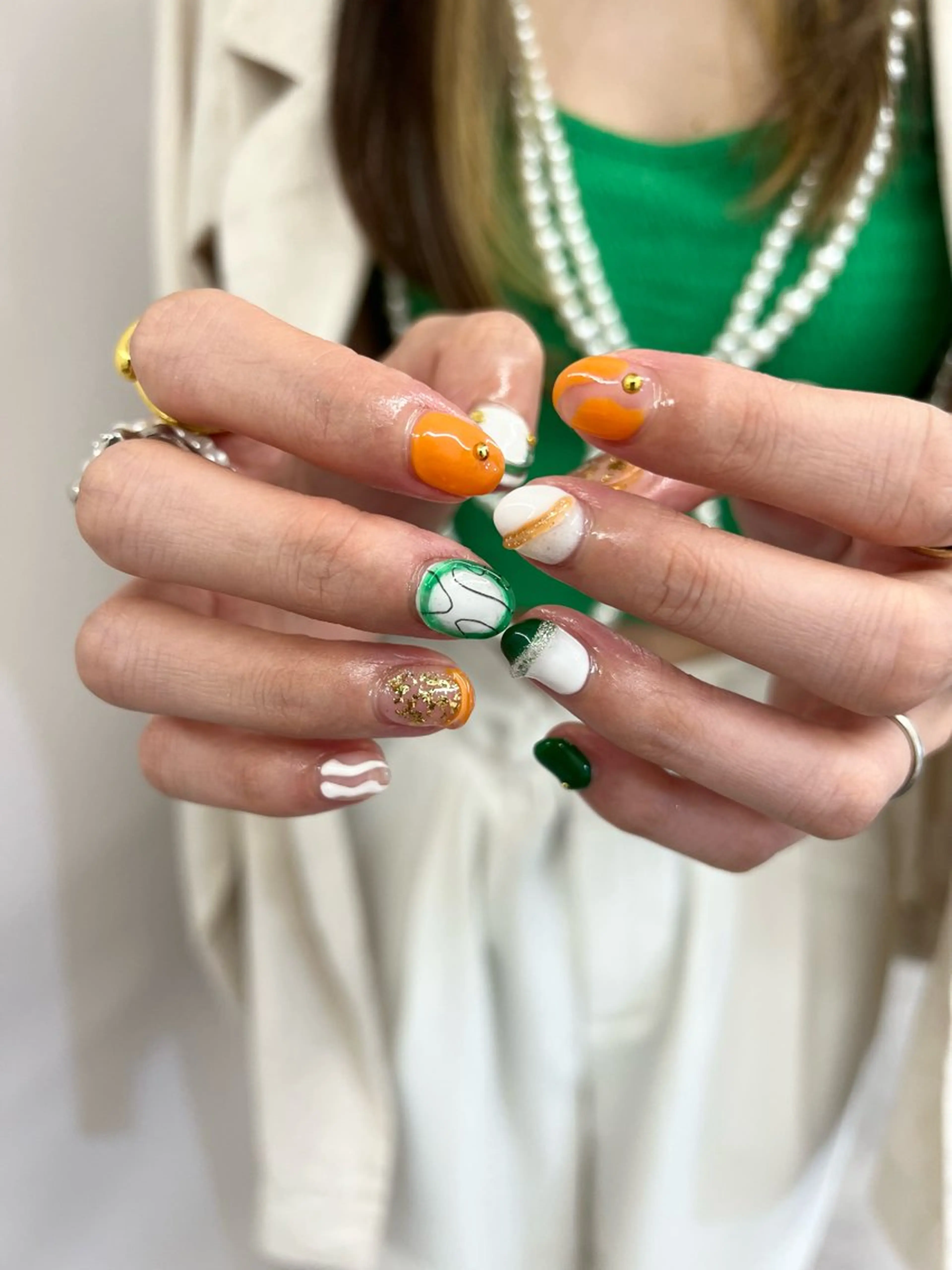 ネイル ジェルネイル グリーン マグネットネイル ニュアンスネイル オレンジ ハンドネイル ハンドケア Bana_ Nailのネイルデザイン