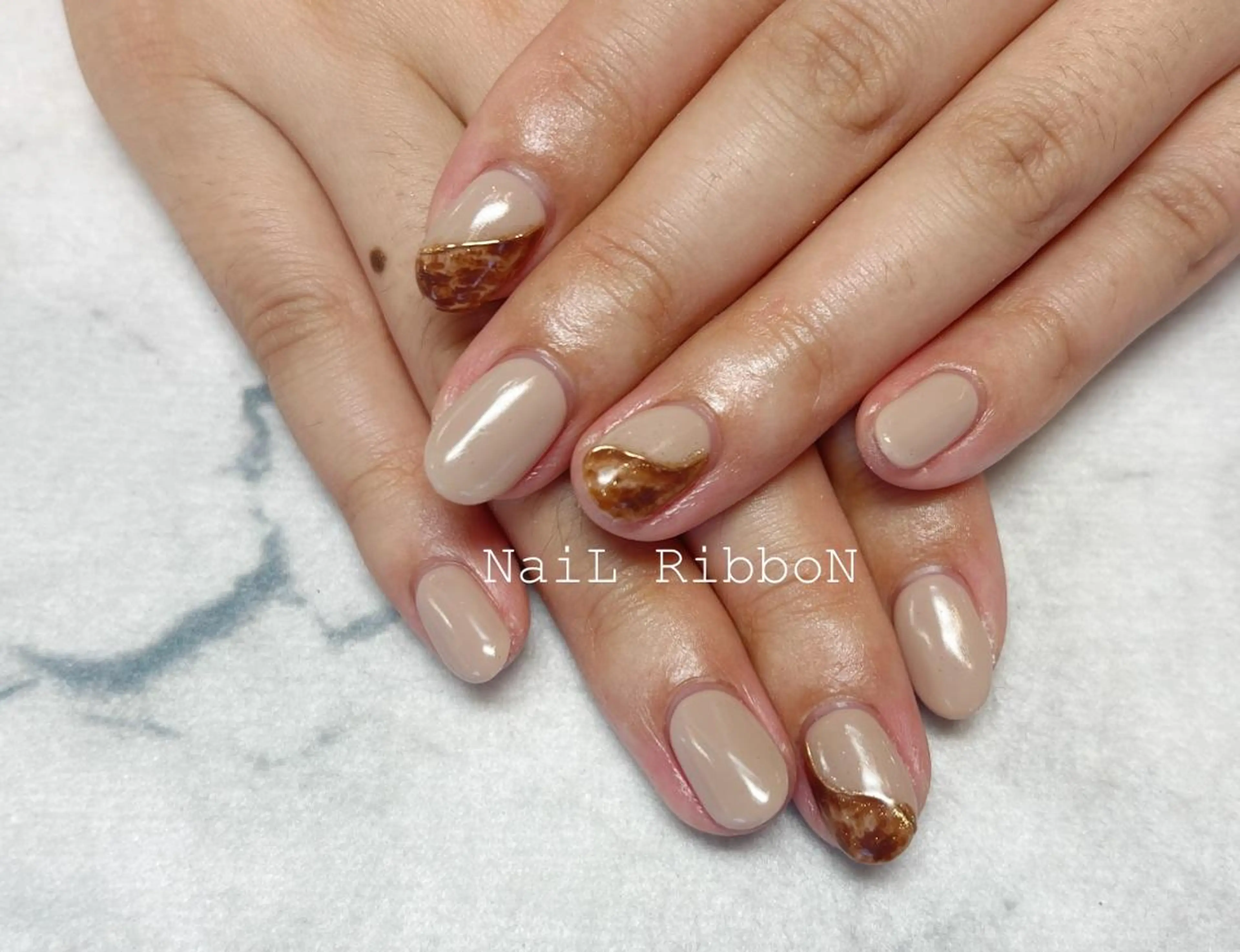ネイル ネイルリボン 受付スタッフのネイルデザイン