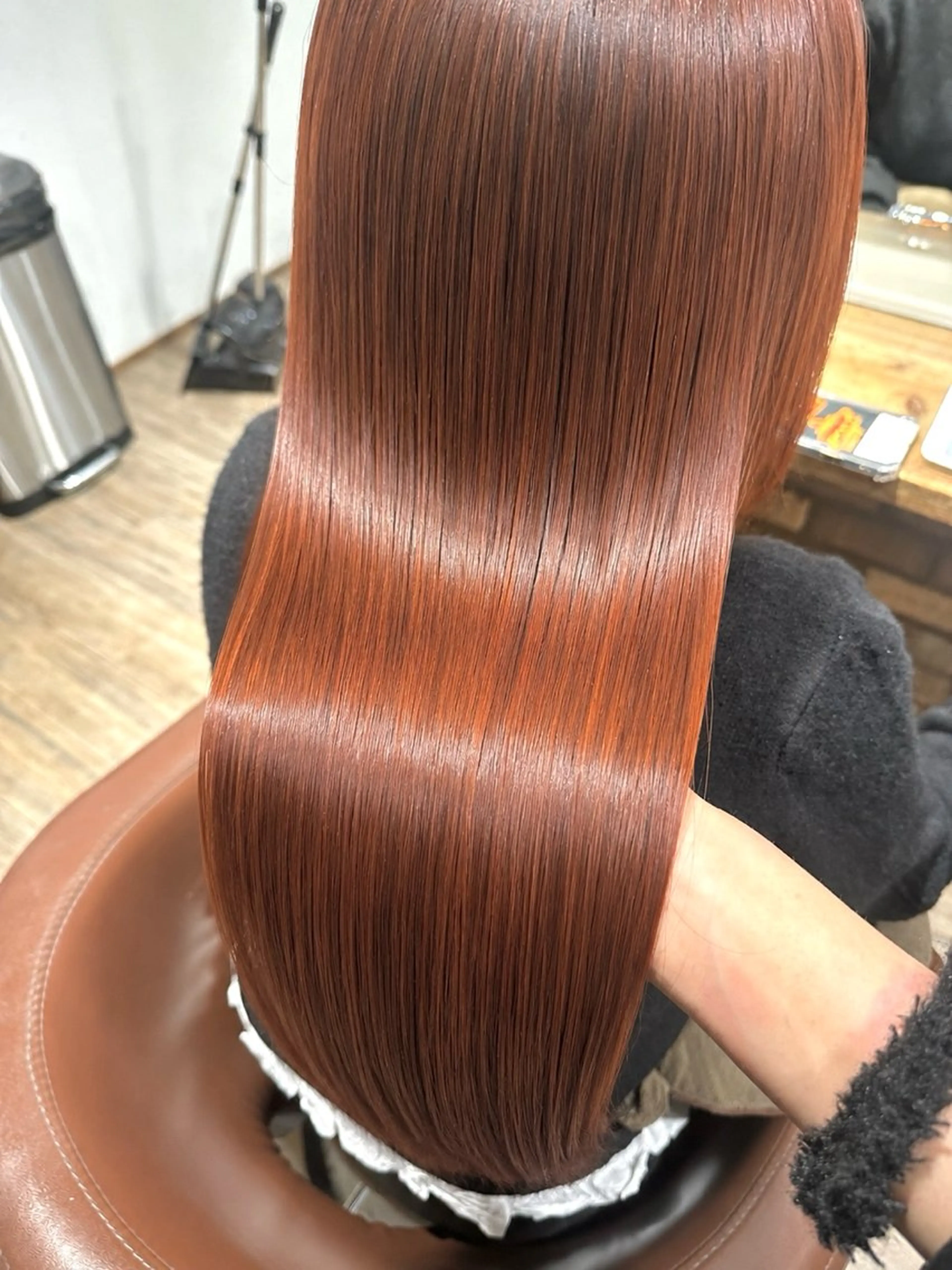 ロング ヘアカラー オノ アイラのヘアスタイル