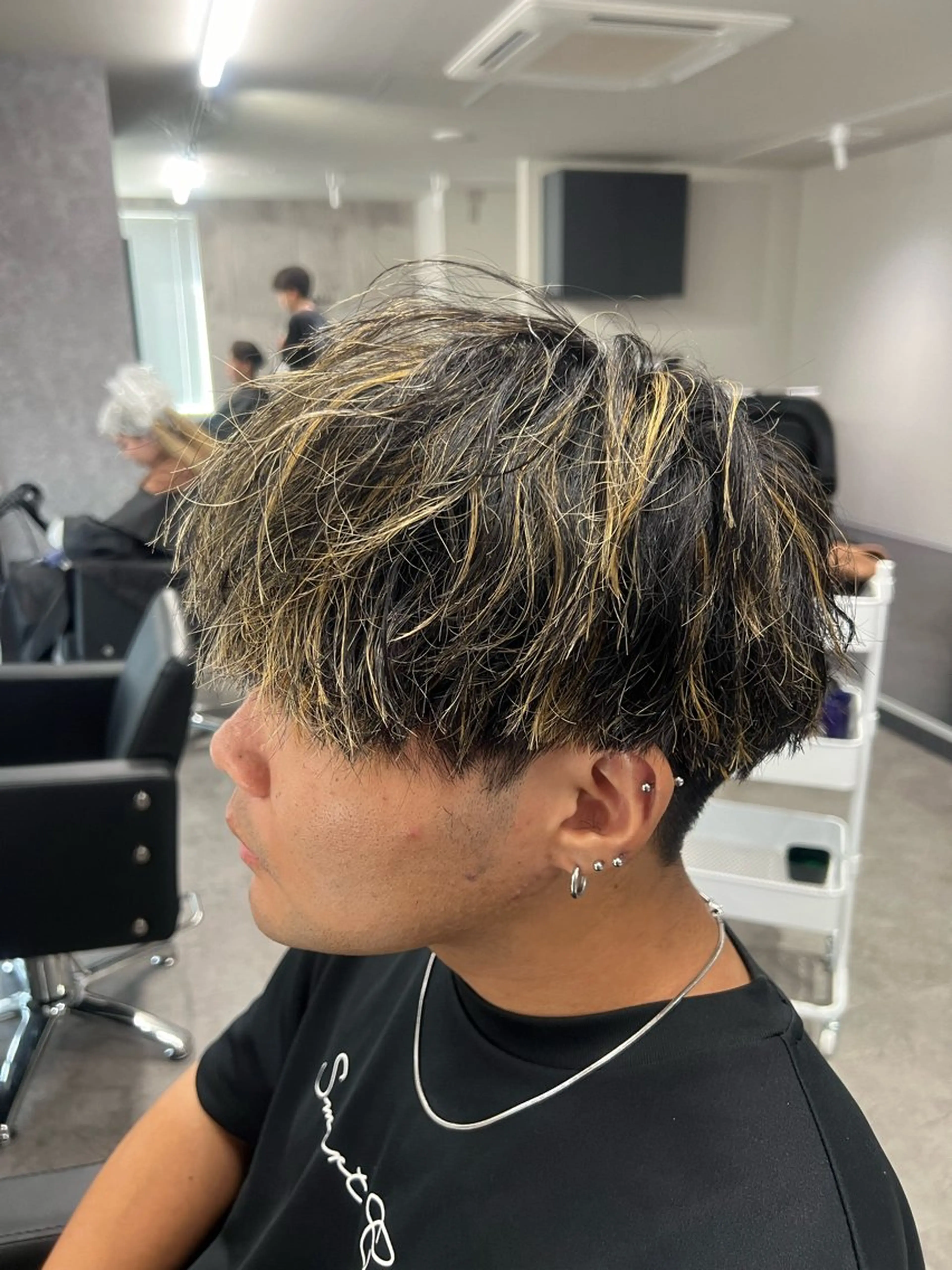 カラー パーマ メンズ メンズメッシュ マッシュ メンズパーマ メンズツイストパーマ メッシュ 💪立川No.1筋肉 美容師💪/しゅーとのヘアスタイル
