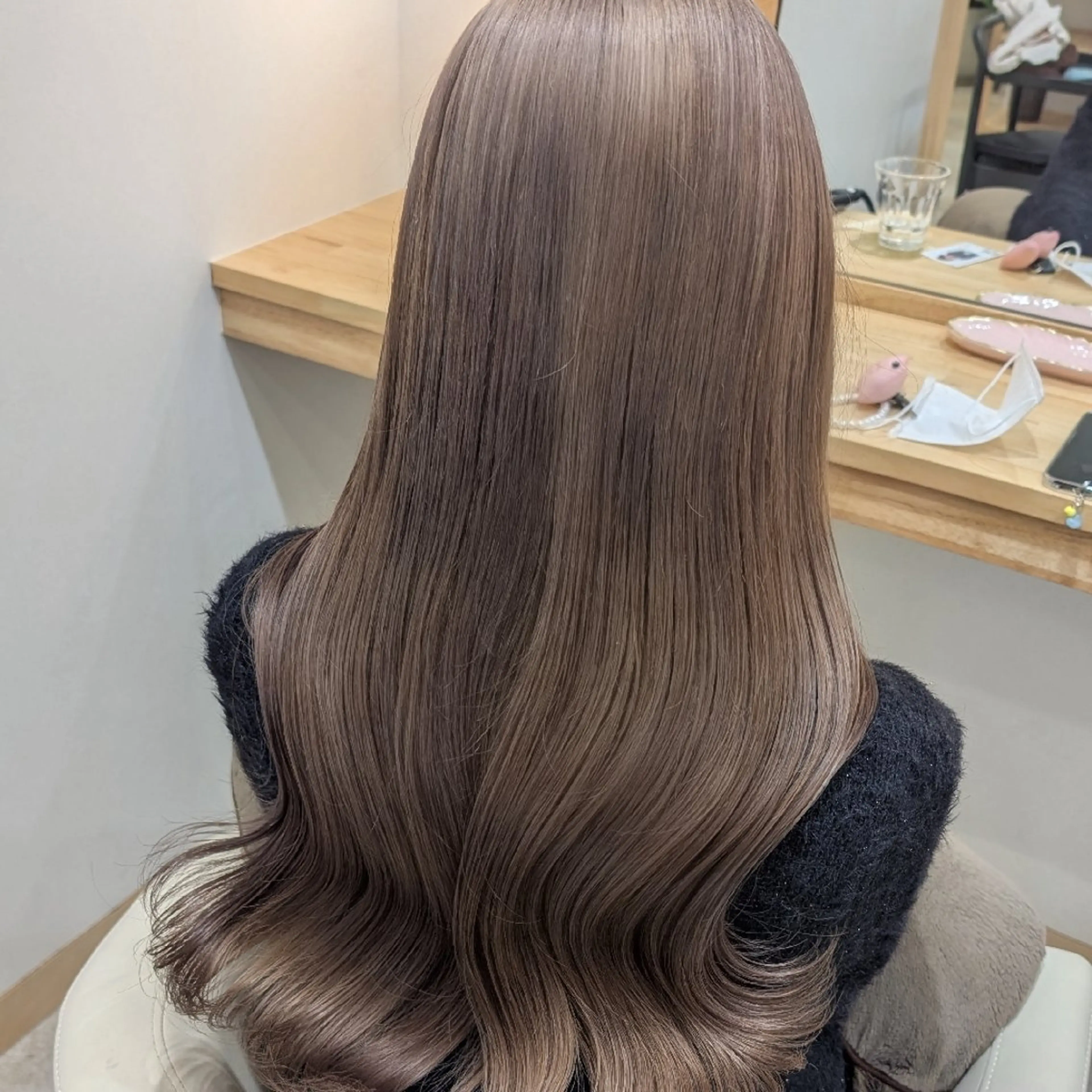 ロング カラー ベージュカラー ブリーチ 彩桜/艶カラー/小顔 に見せるカット✂のヘアスタイル