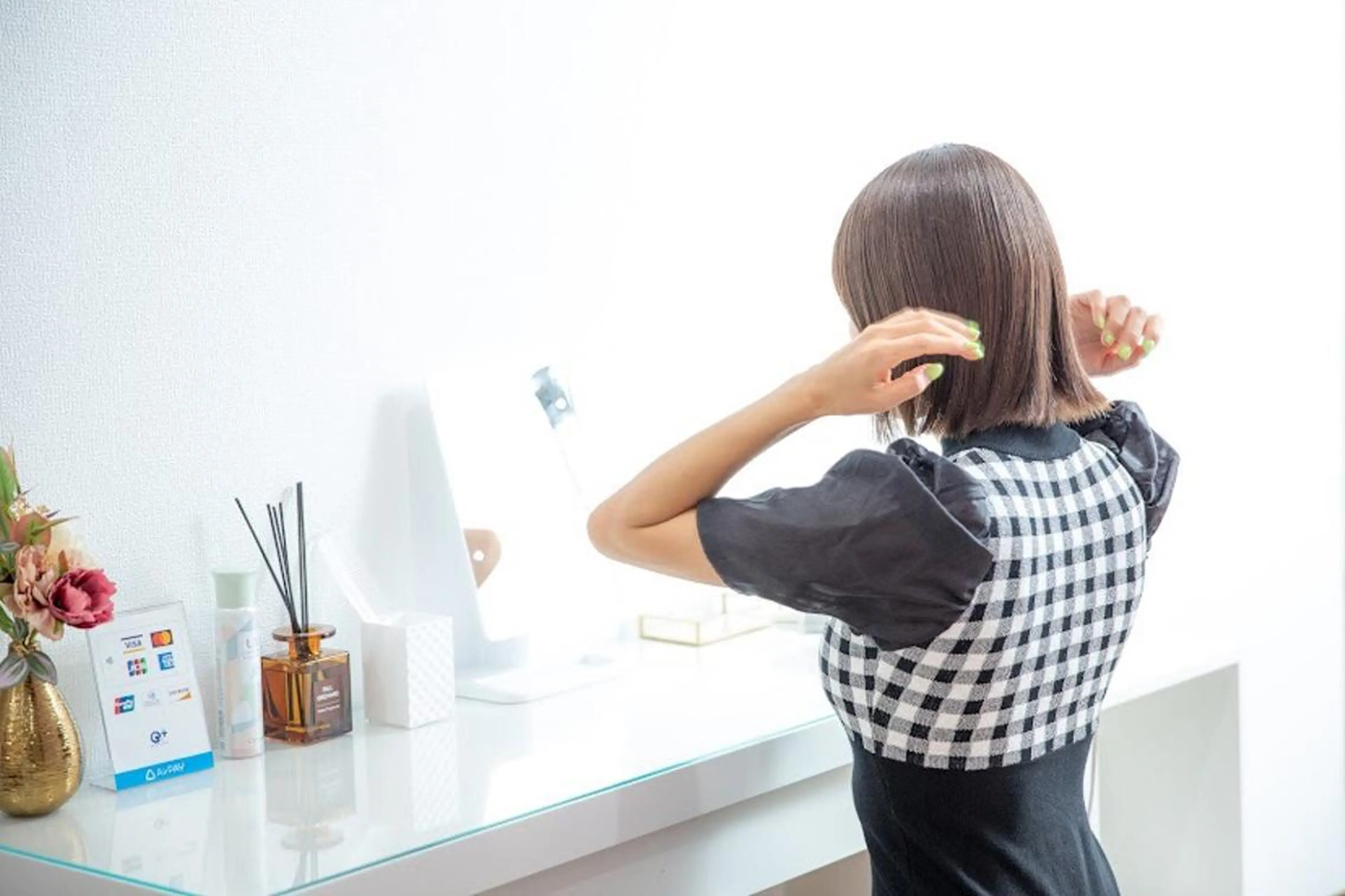 ショート カラー パーマ ヘアアレンジ メンズ キッズ ネイル マツエク・マツパ アイブロウ 学生（メンズ向け） 眉毛ワックス脱毛 学生 小顔カット Chloe-クロエ- 脱毛/フェイシャルのエステ・リラクイメージ