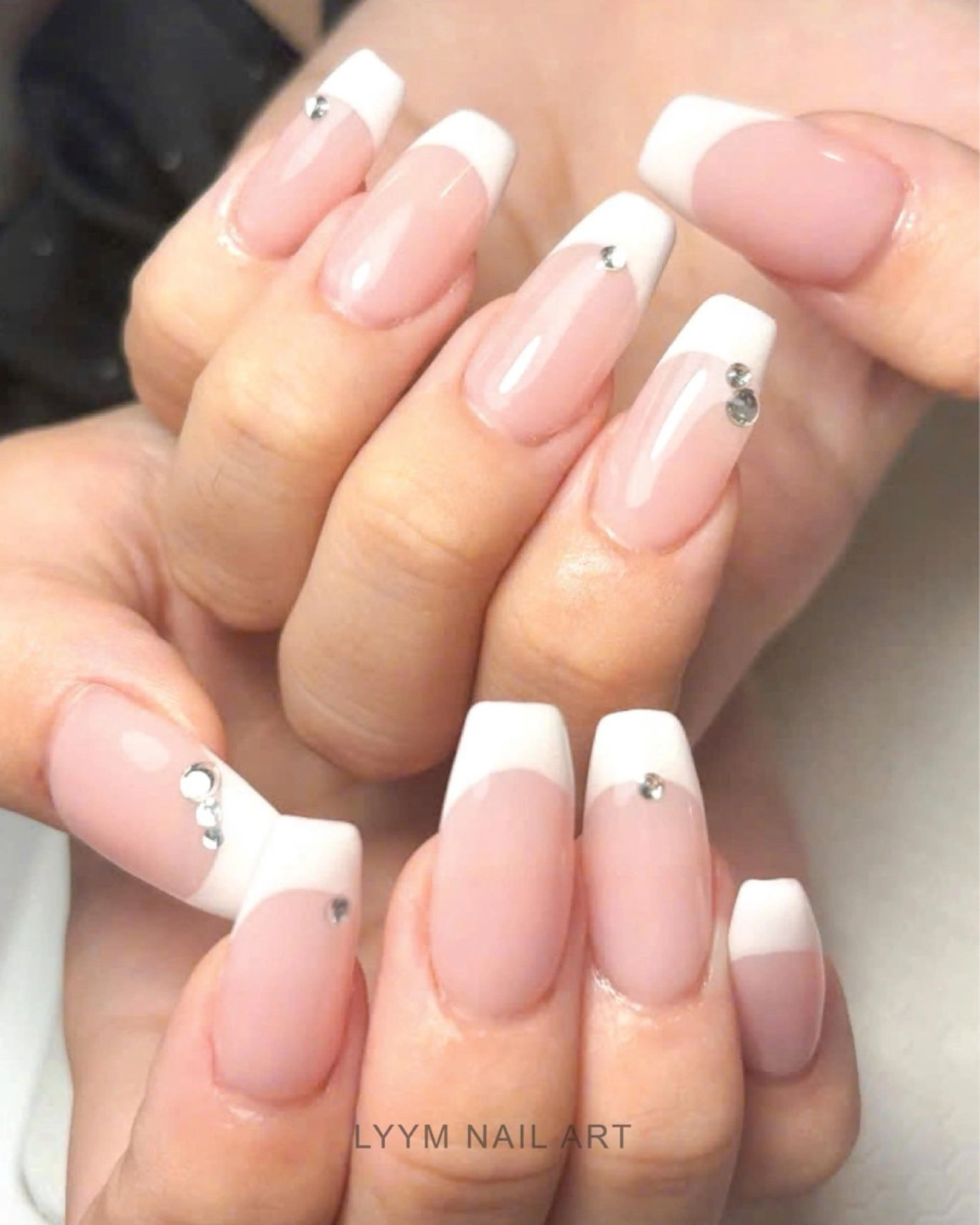 ネイル フレンチネイル 韓国ネイル オフィスネイル シンプルネイル ストーンネイル ハンドネイル LYYM Salonのネイルデザイン