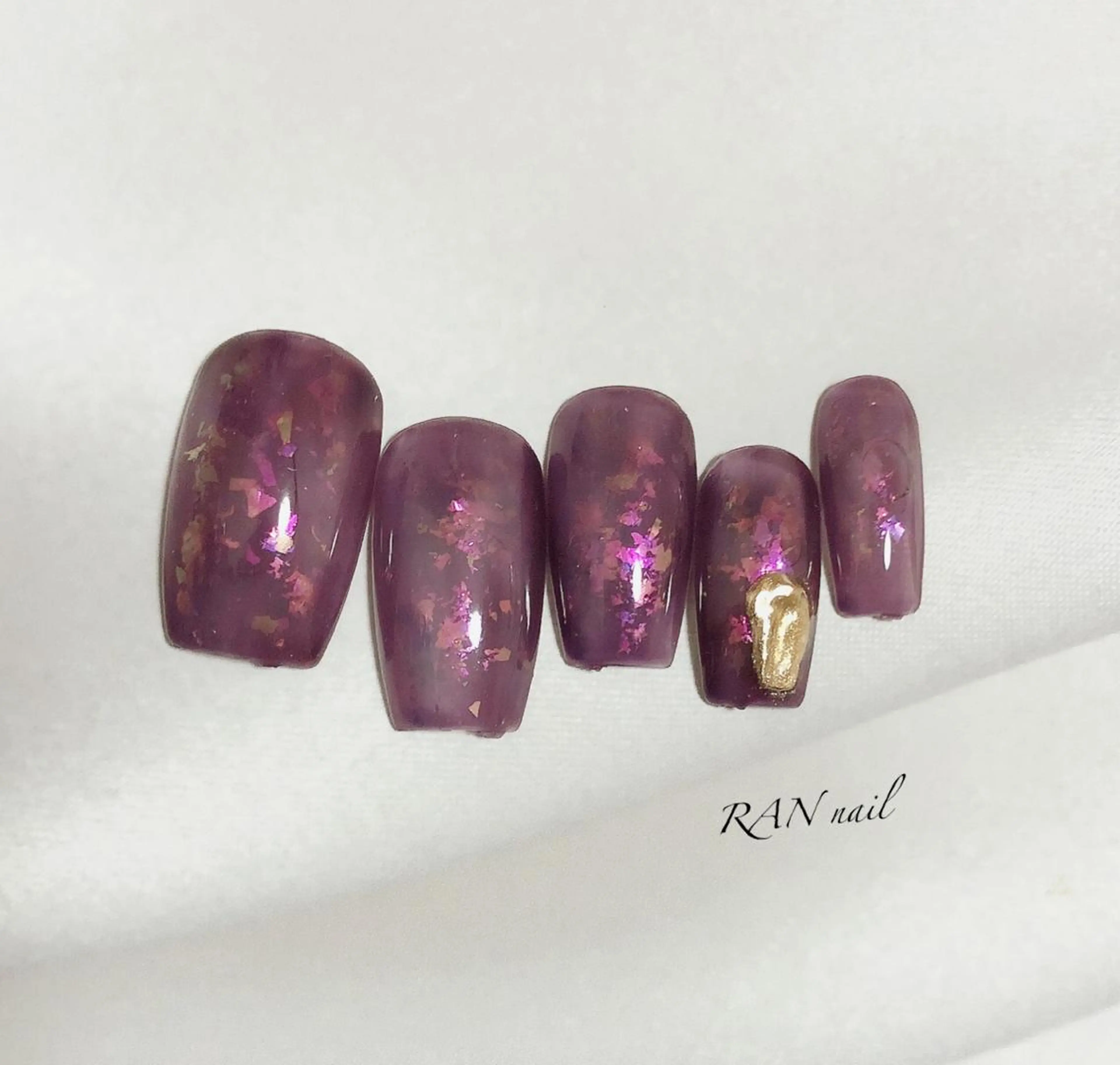 ネイル 成人式 フットネイル ゴールド キラキラネイル ミラーネイル RAN nailのネイルデザイン