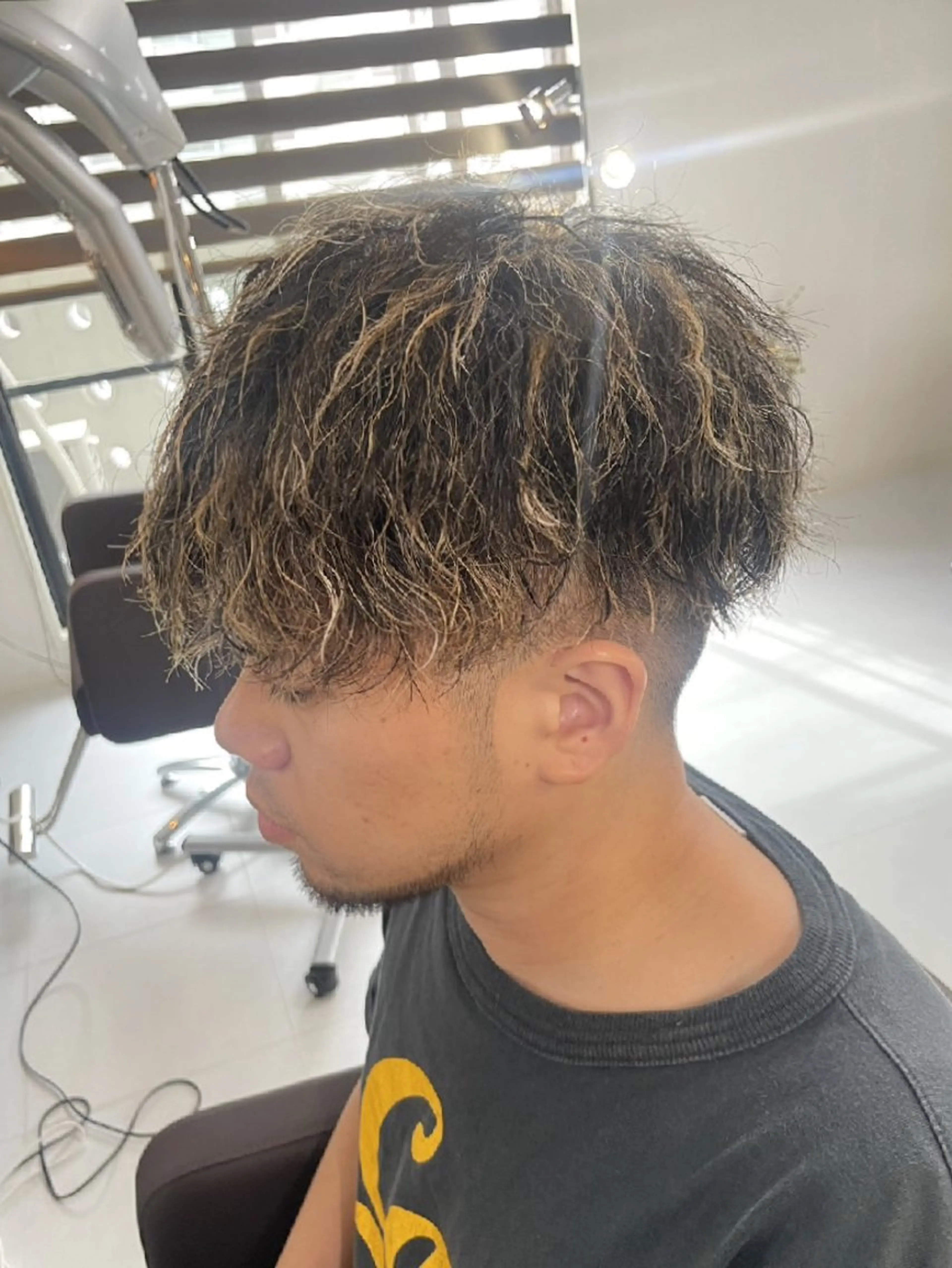 メンズ パーマ メンズブリーチ メンズメッシュ カット ヘアカラー パーマ トリートメント ma cherie 　naoのヘアスタイル