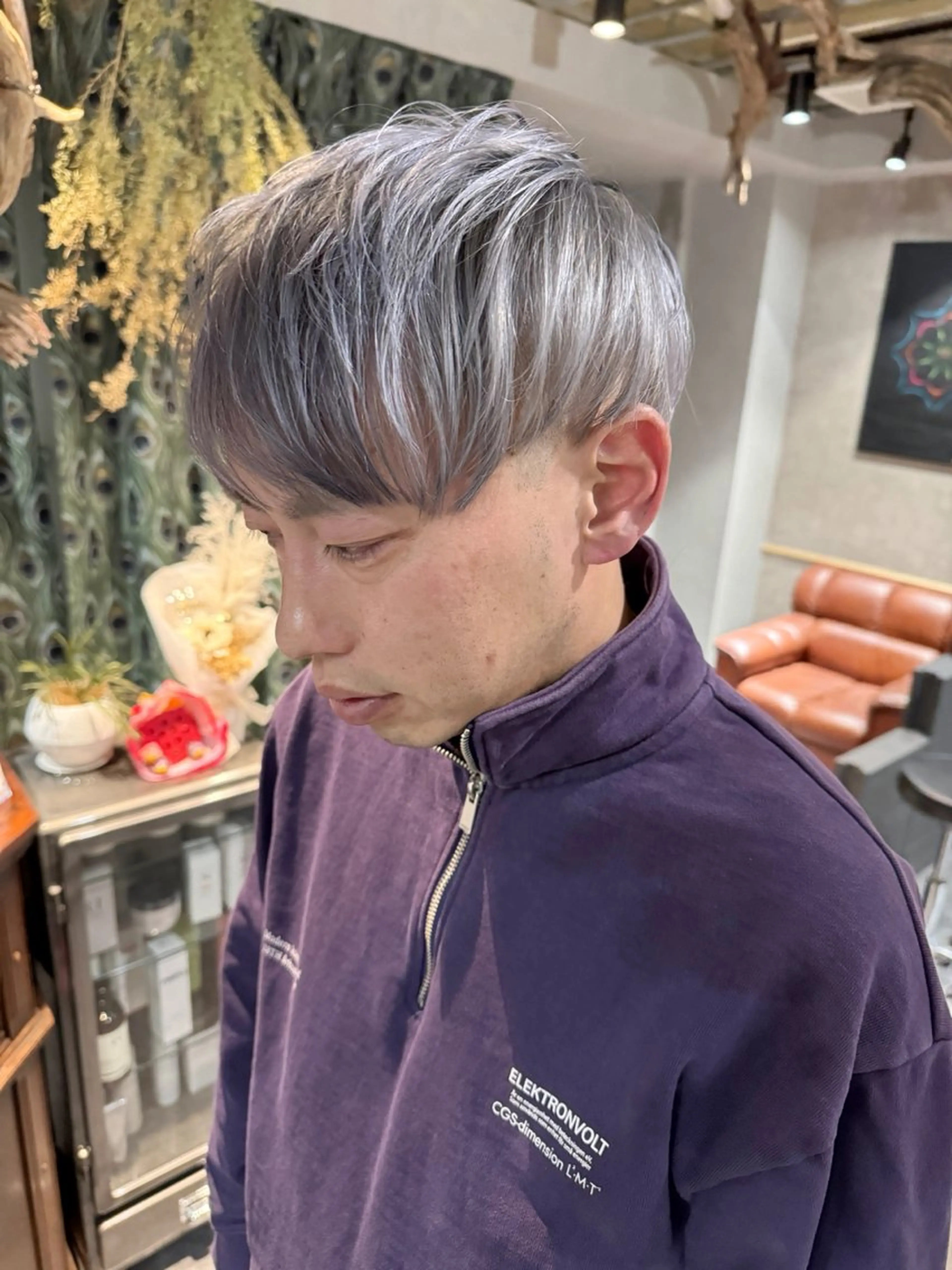 ショート カラー メンズ メンズブリーチ メンズハイライト メンズハイトーン メンズインナーカラー メンズ韓国風 カット ヘアカラー トリートメント ravens デザインカラーのヘアスタイル