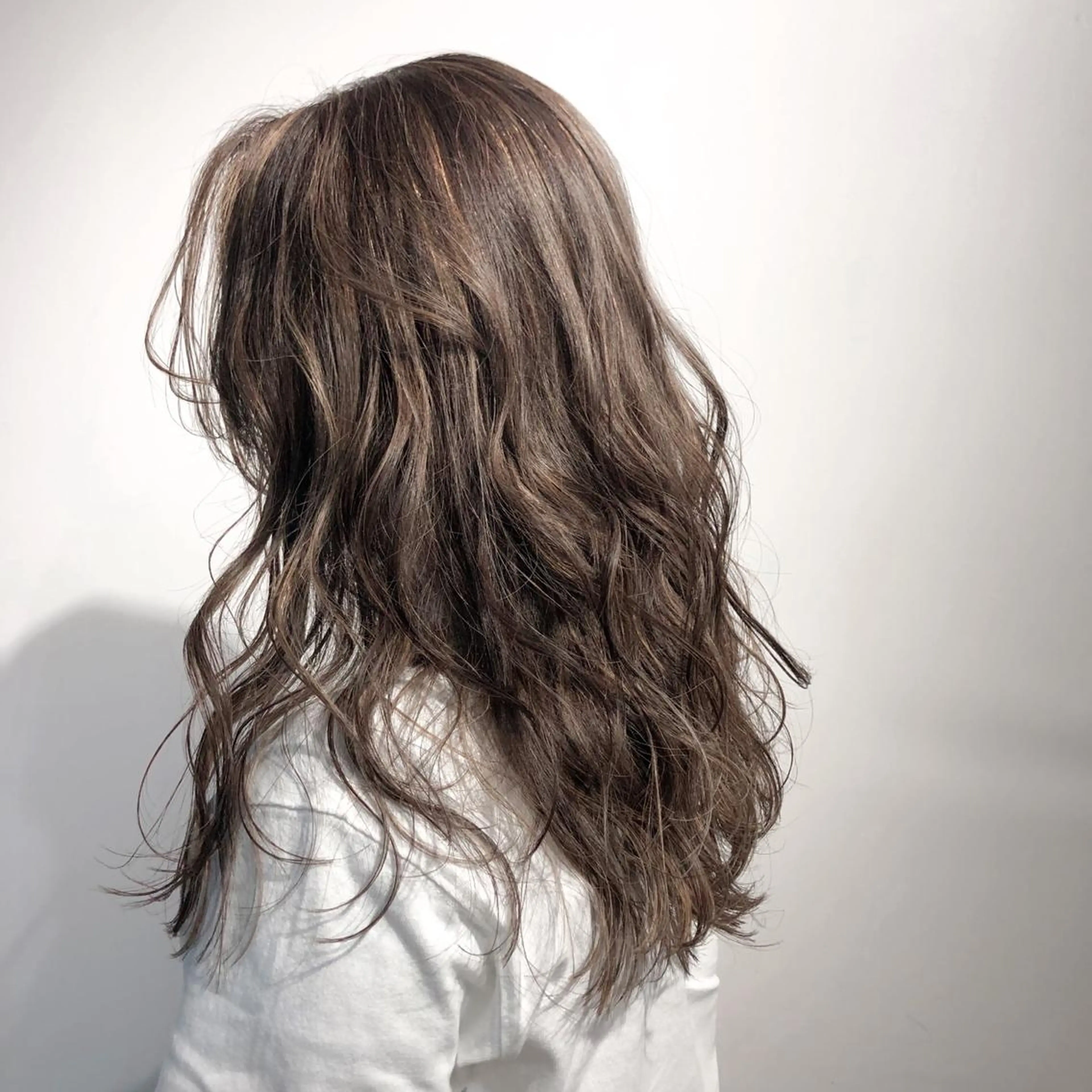 ロング カラー 切りっぱなしボブ バレイヤージュ 黒髪 グレージュ ボブ カット ヘアカラー レイヤーカット 川田くるみのヘアスタイル