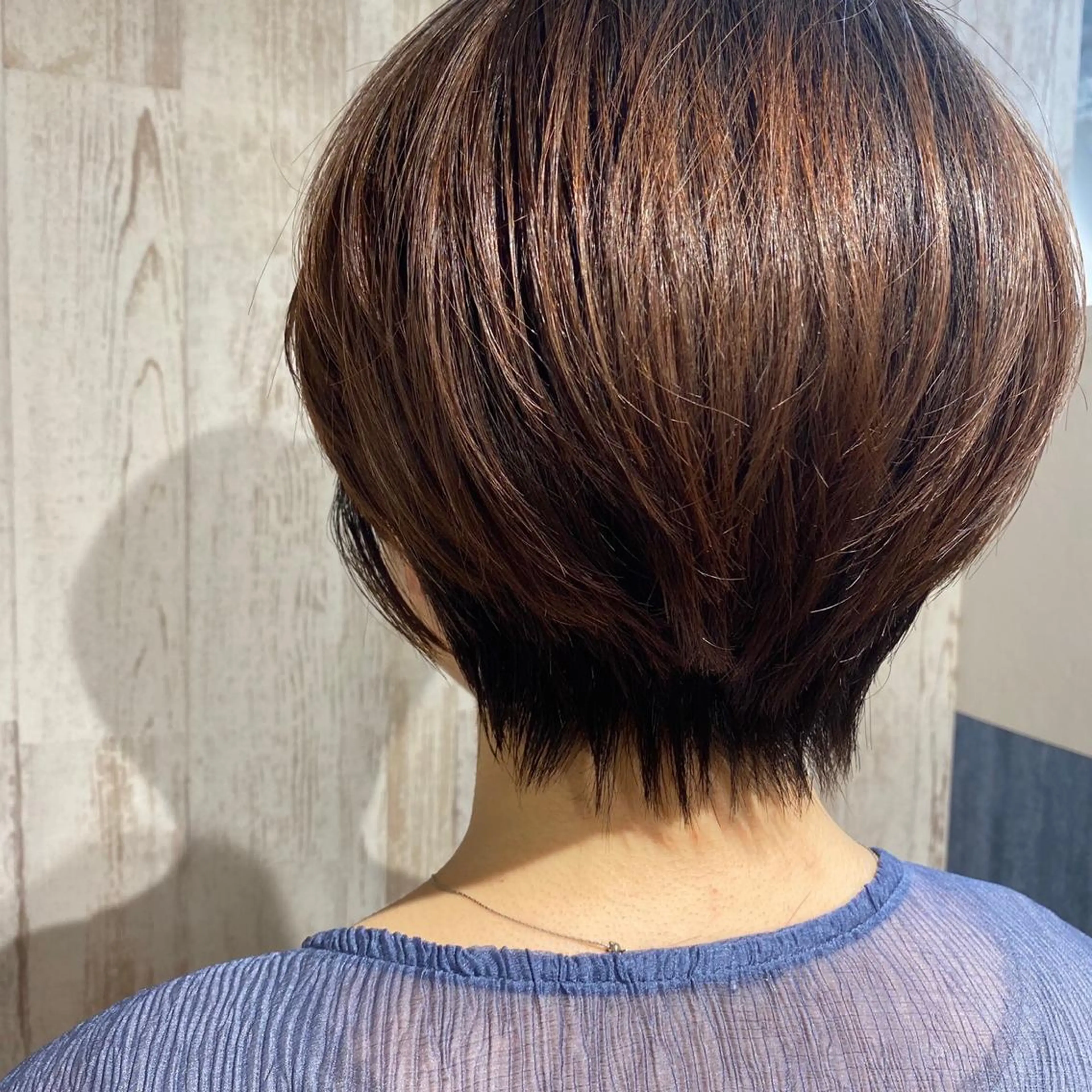 ショート カラー 伊藤 真生のヘアスタイル