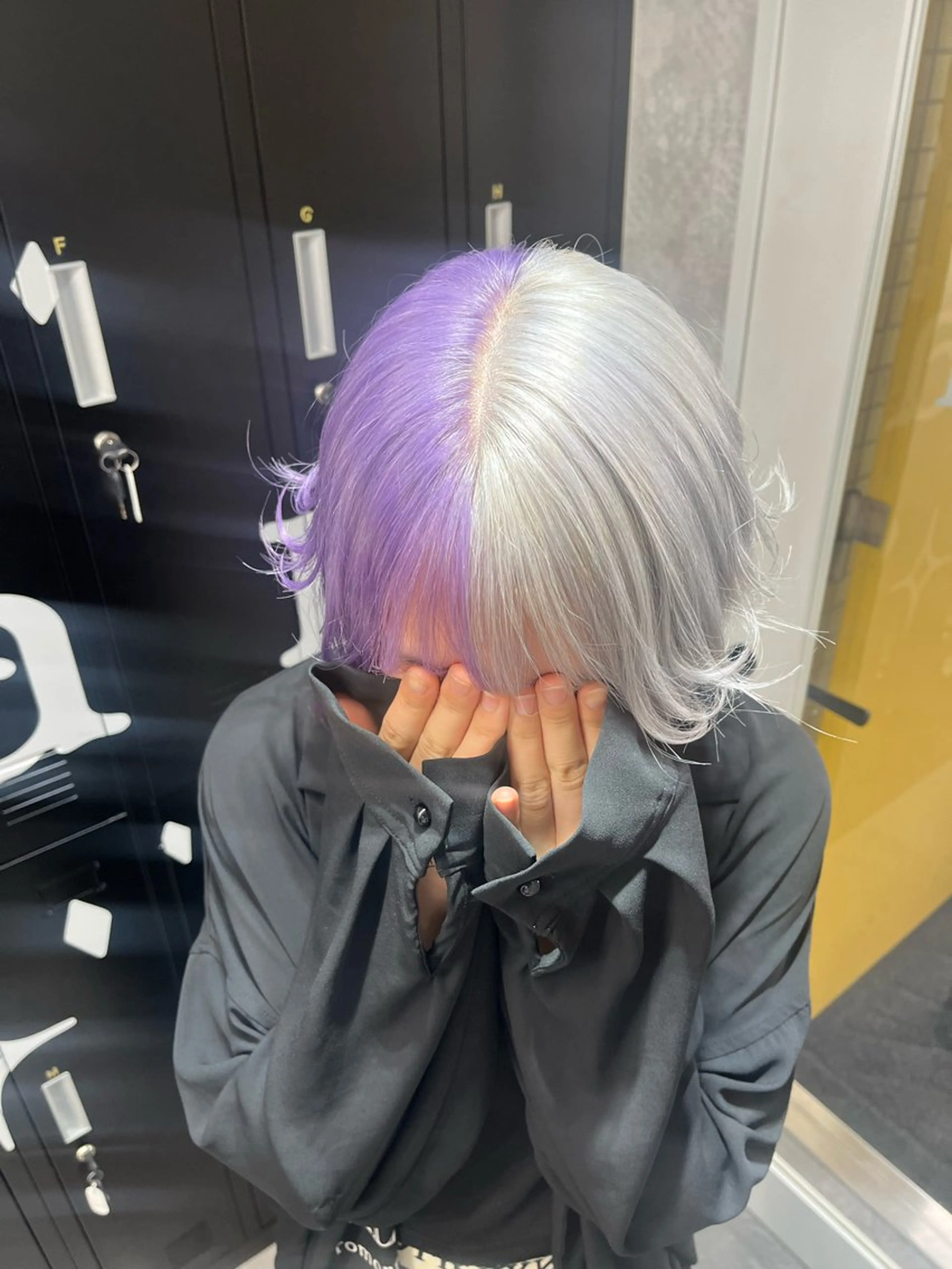 ミディアム カラー アッシュ アッシュグレー ベージュカラー ブリーチ ブロンド ヘアカラー トリートメント 【美髪ハイトーン】 髪質改善/大和🎀のヘアスタイル