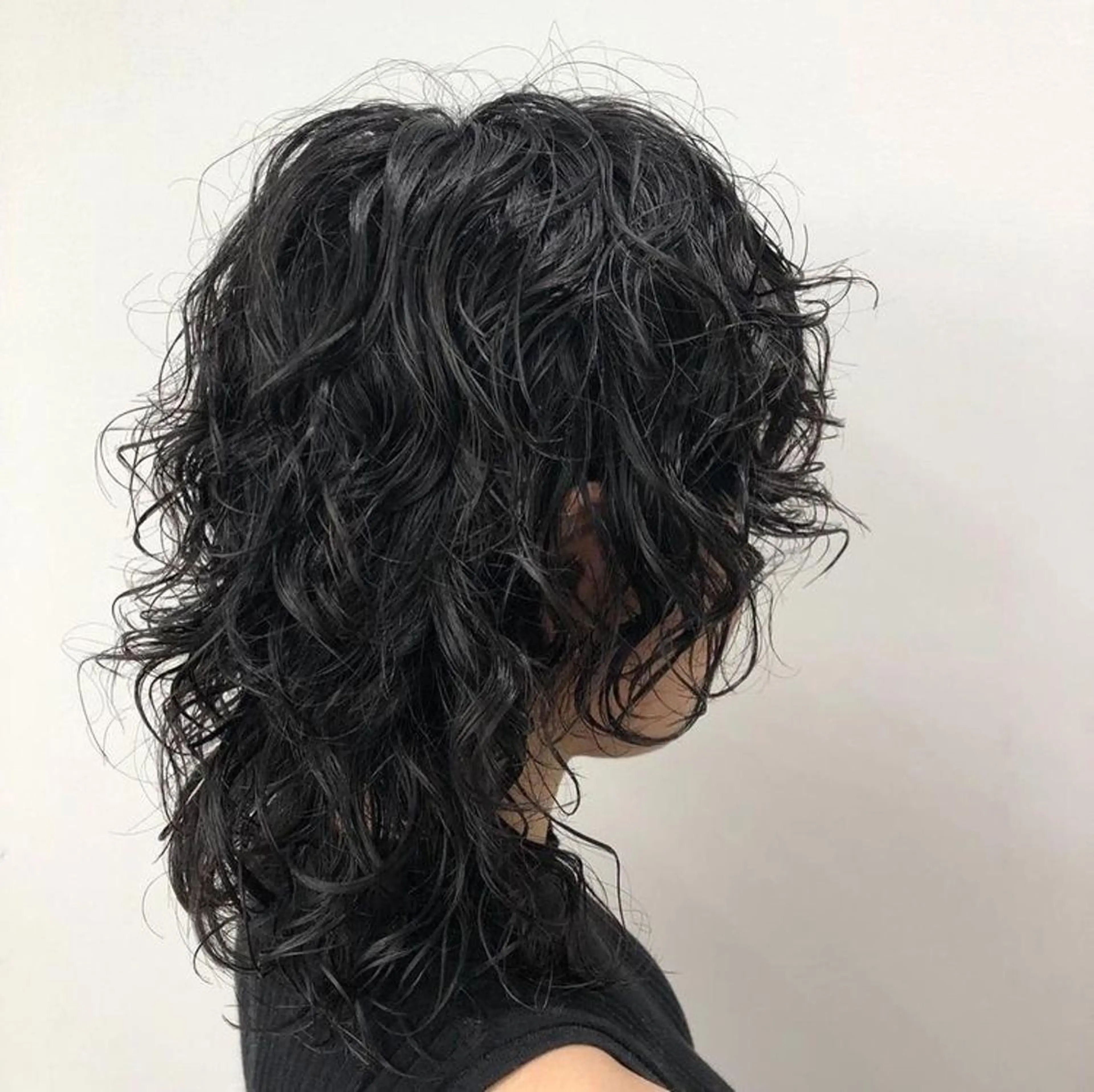 ミディアム パーマ 本田 央介のヘアスタイル