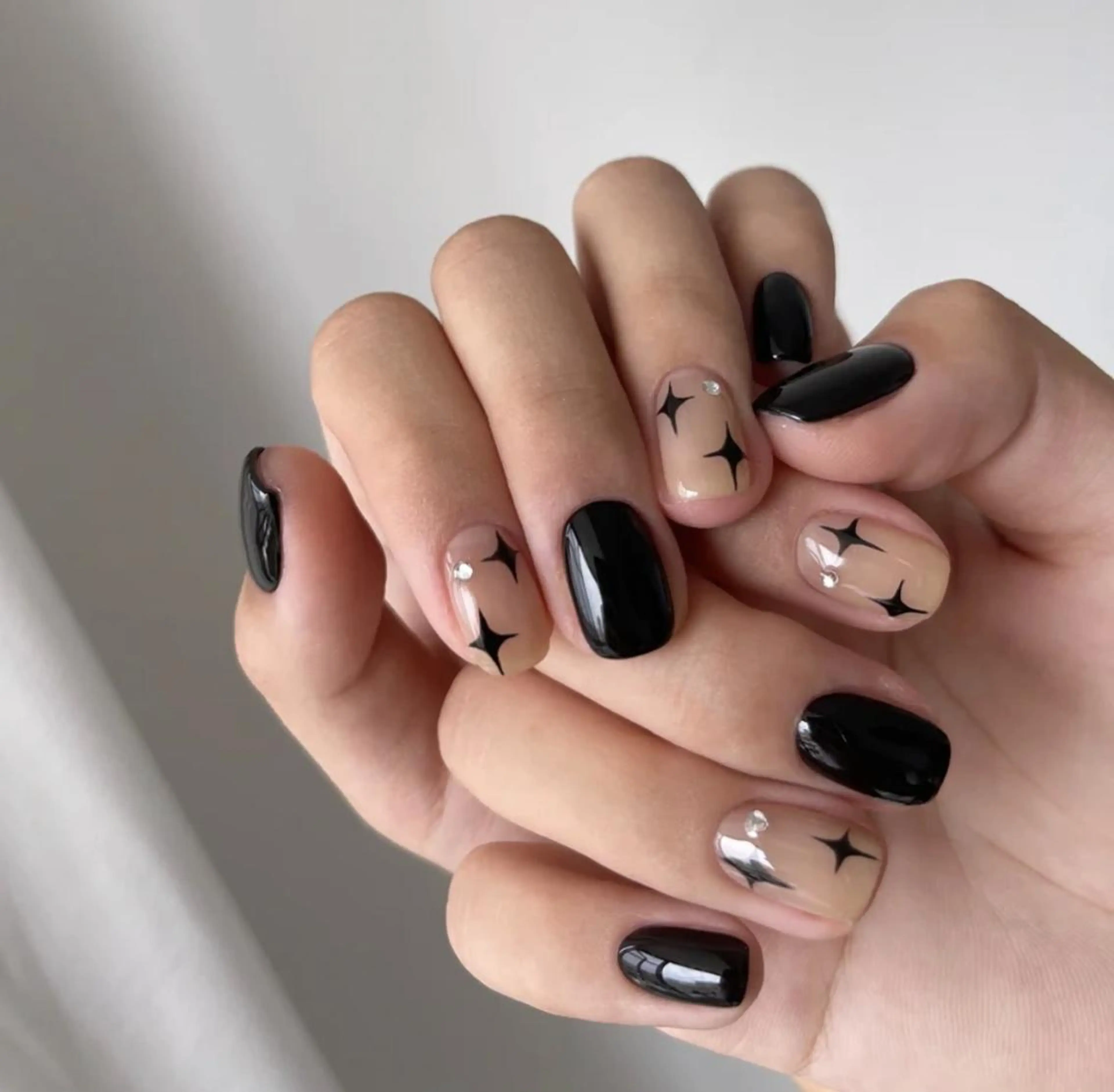 ネイル シンプルネイル Queens みなみのネイルデザイン